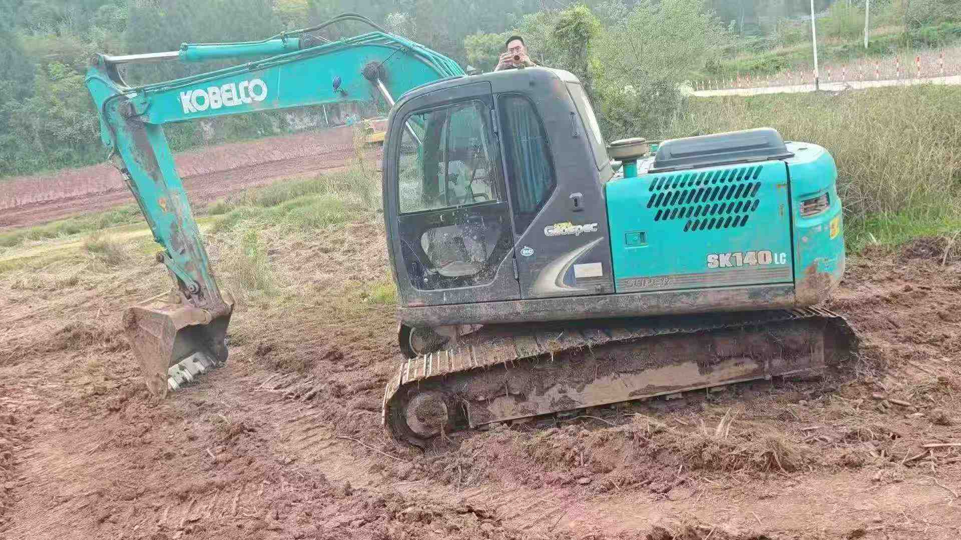 Buy Kobelco SK140 Used Excavator / 2