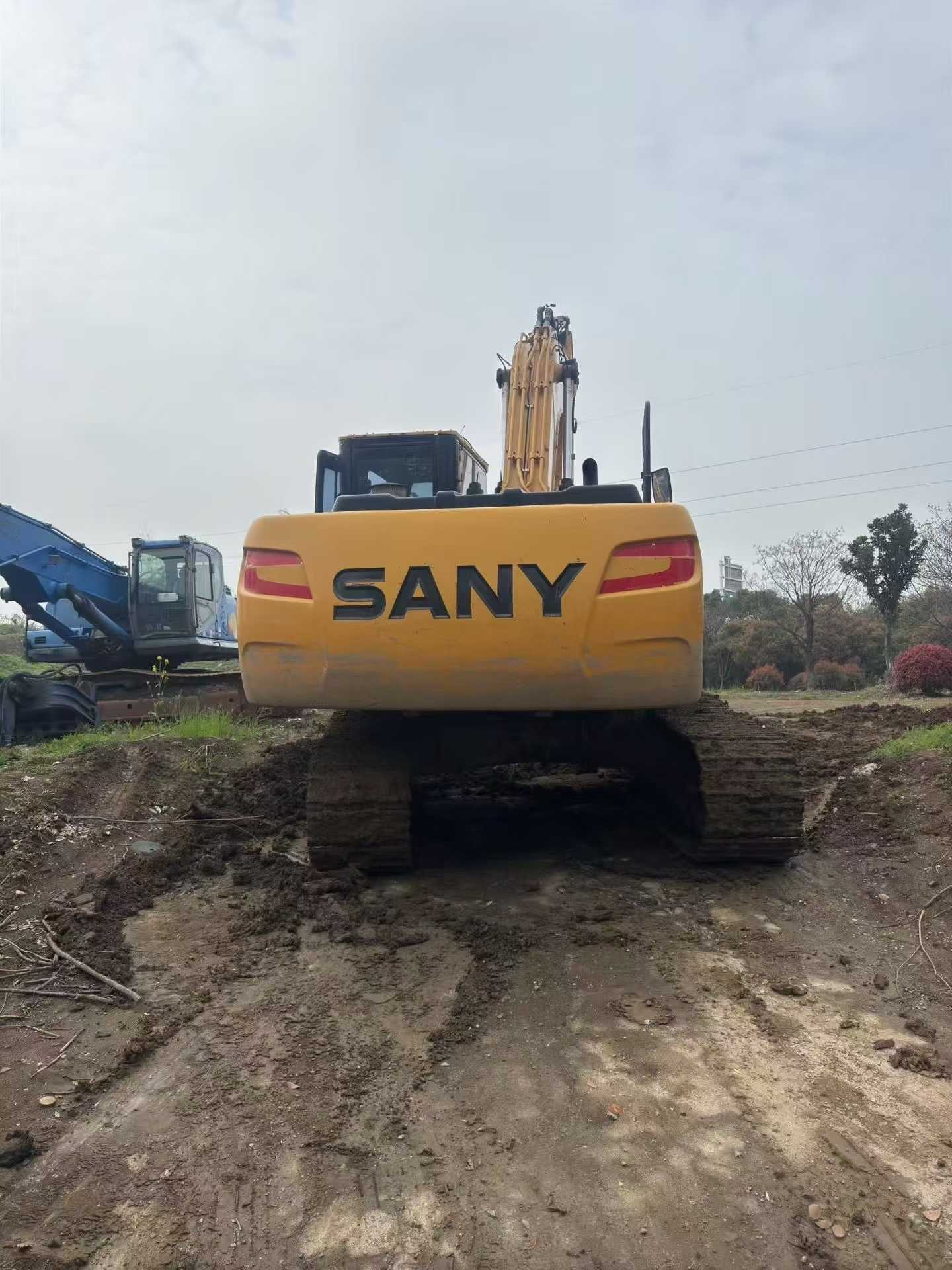 Compre Escavadeira Sany SY215C Usada / 3