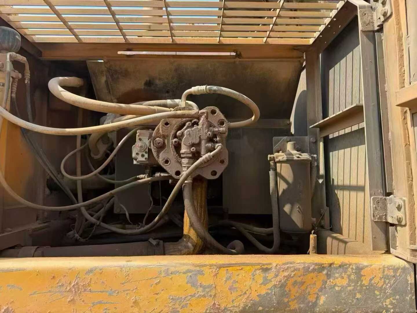 Compre Escavadeira Kato HD1430R Usada / 4