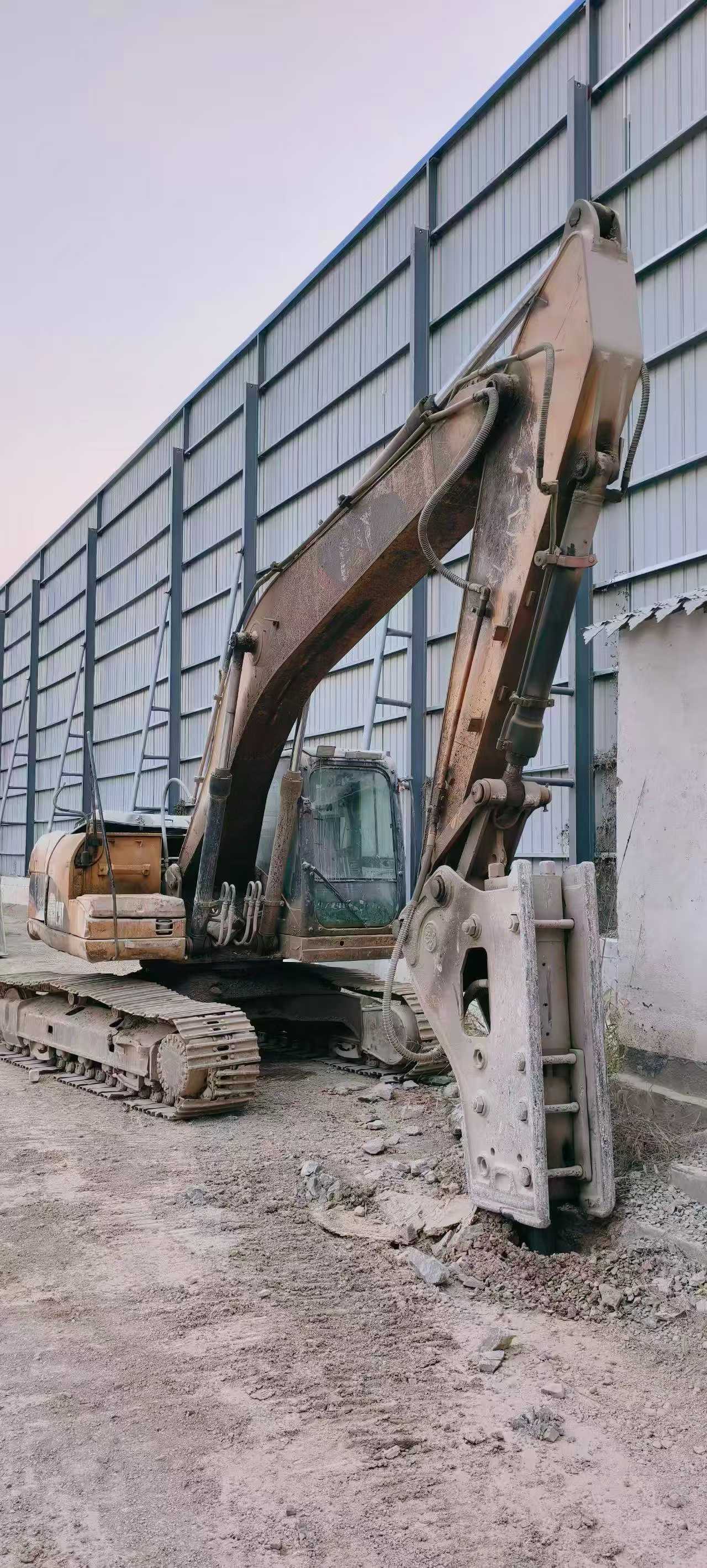 Compre Escavadeira Caterpillar 320A Usada / 7