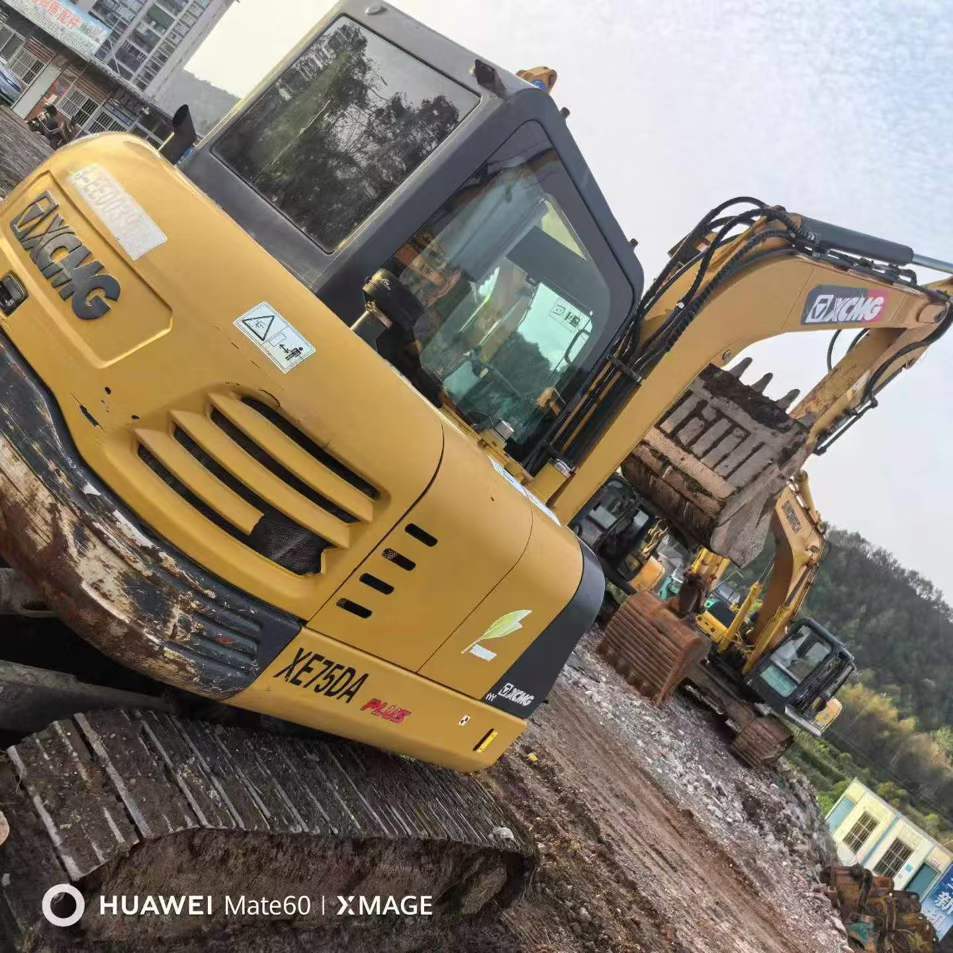 Compre Escavadeira XCMG LW60G Usada / 7