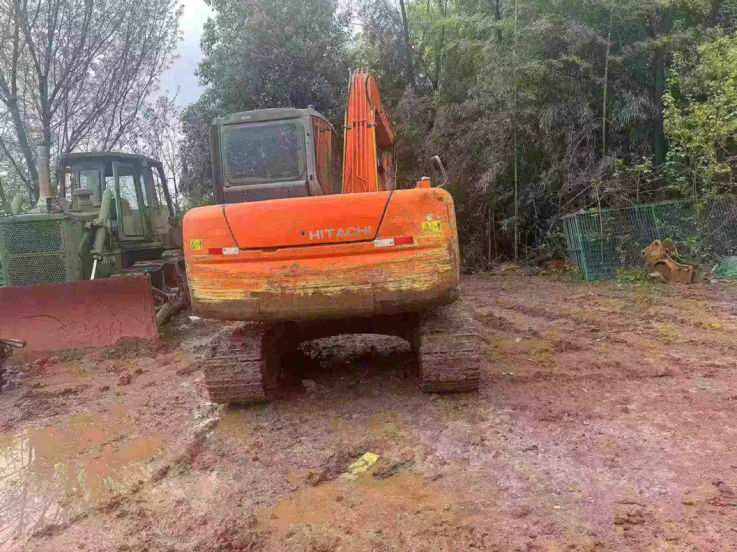 Compre Escavadeira Hitachi EX70 Usada / 5