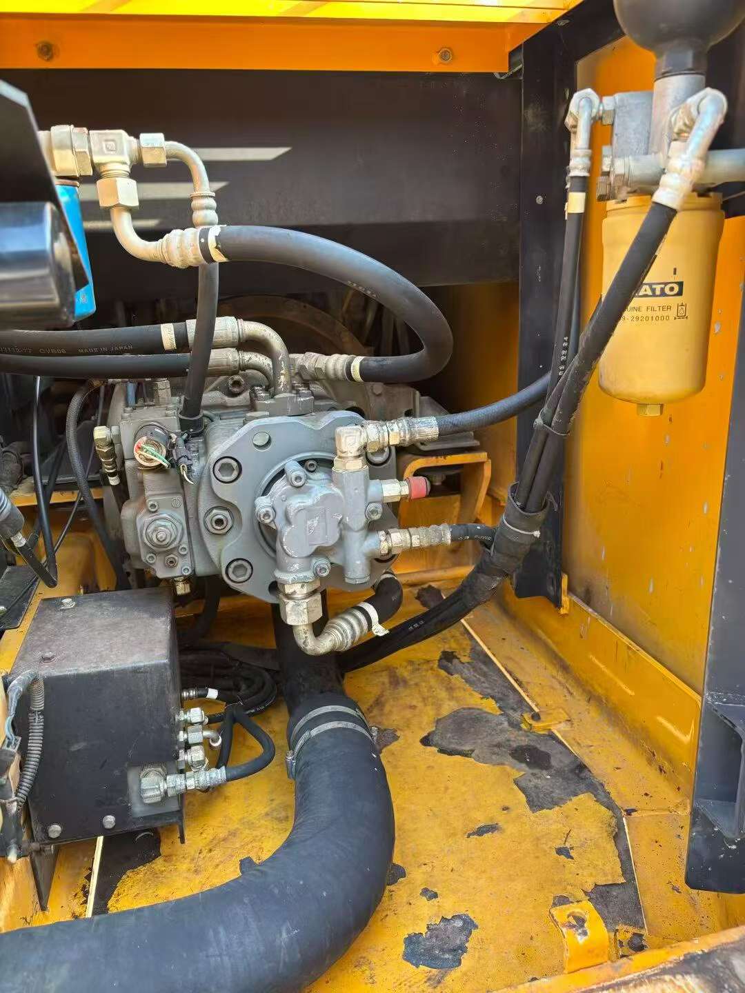 Comprar Kato HD512R Usado Escavadeira