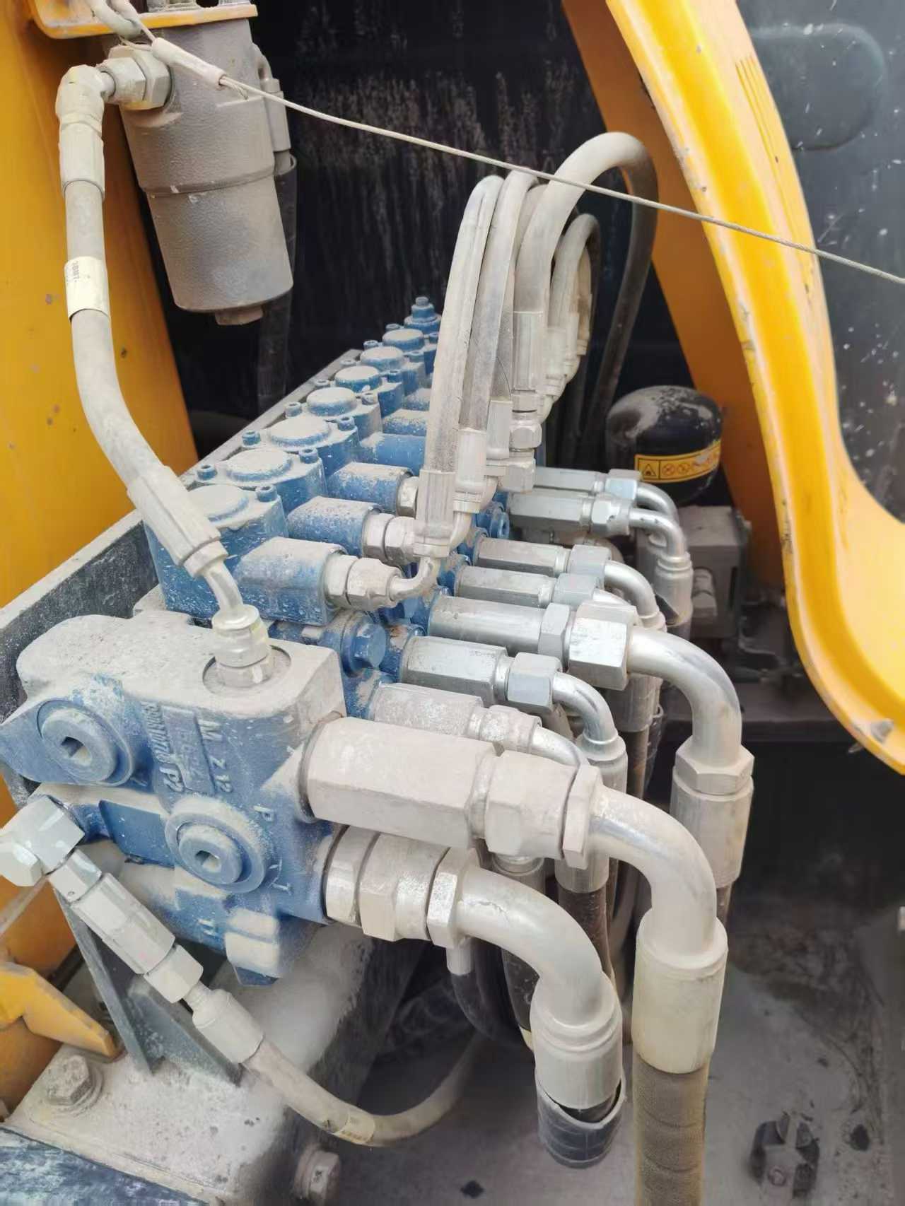 Compre Escavadeira Hyundai HX60 Usada / 6