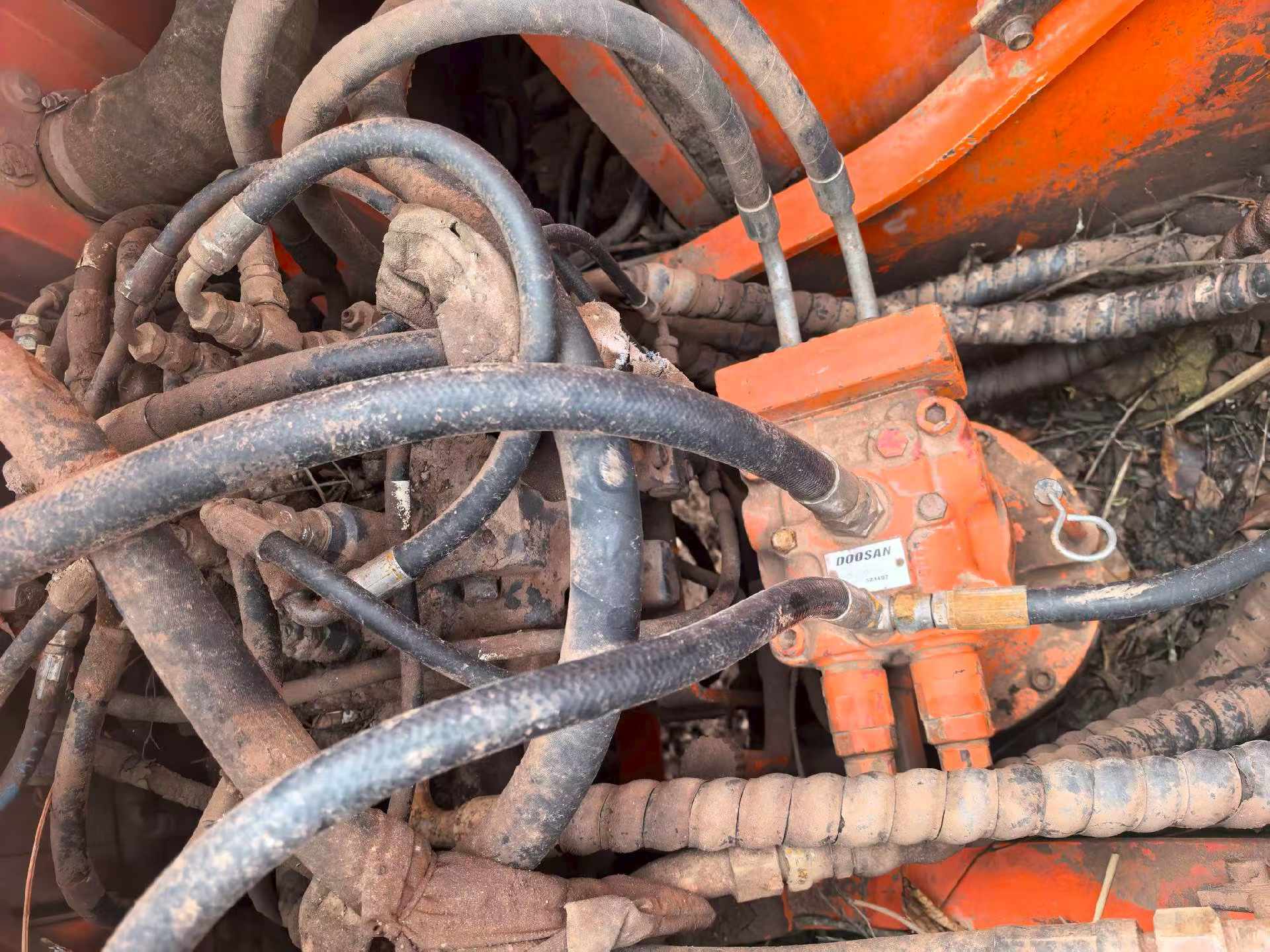 Compre Escavadeira Doosan DX120 Usada / 8