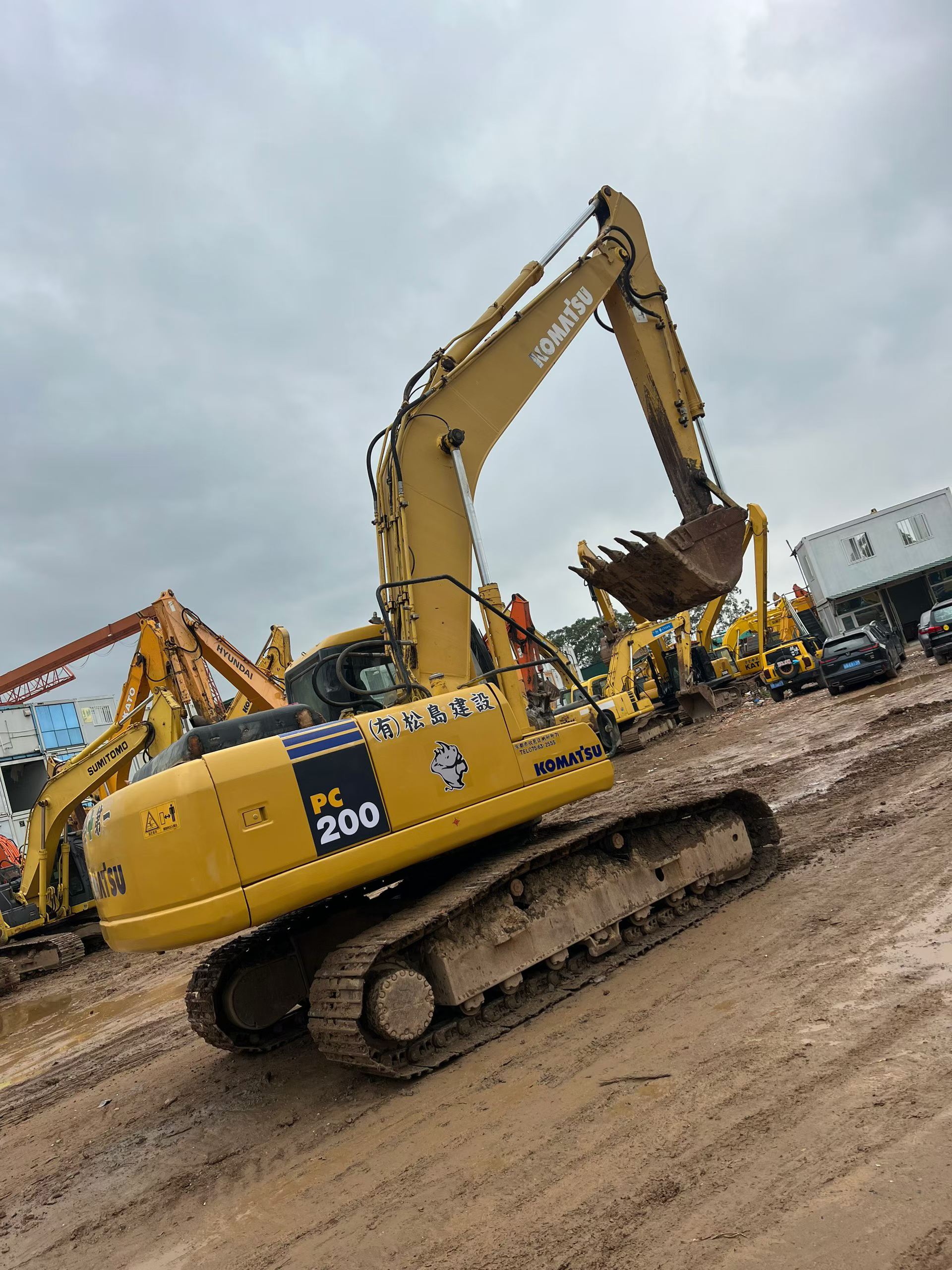 Buy Komatsu PC200-7 Used Excavator / 3