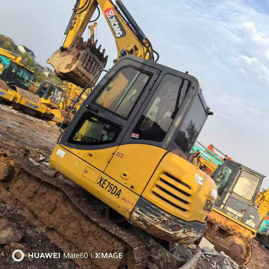 Compre Escavadeira XCMG LW60G Usada / 5