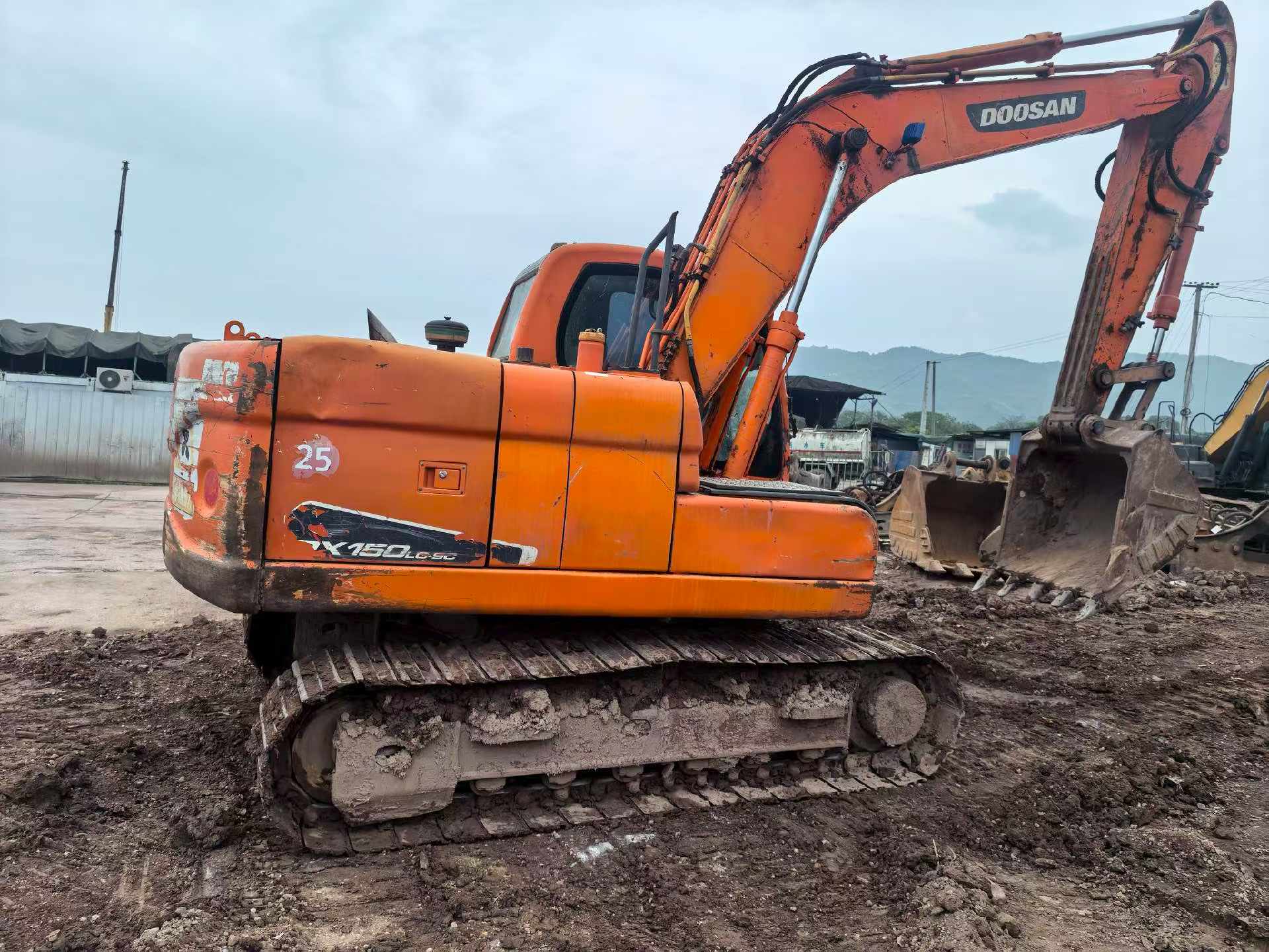 Compre Escavadeira Doosan DX120 Usada / 3
