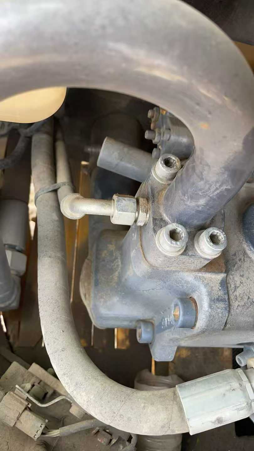 Compre Escavadeira XCMG LW60G Usada / 3