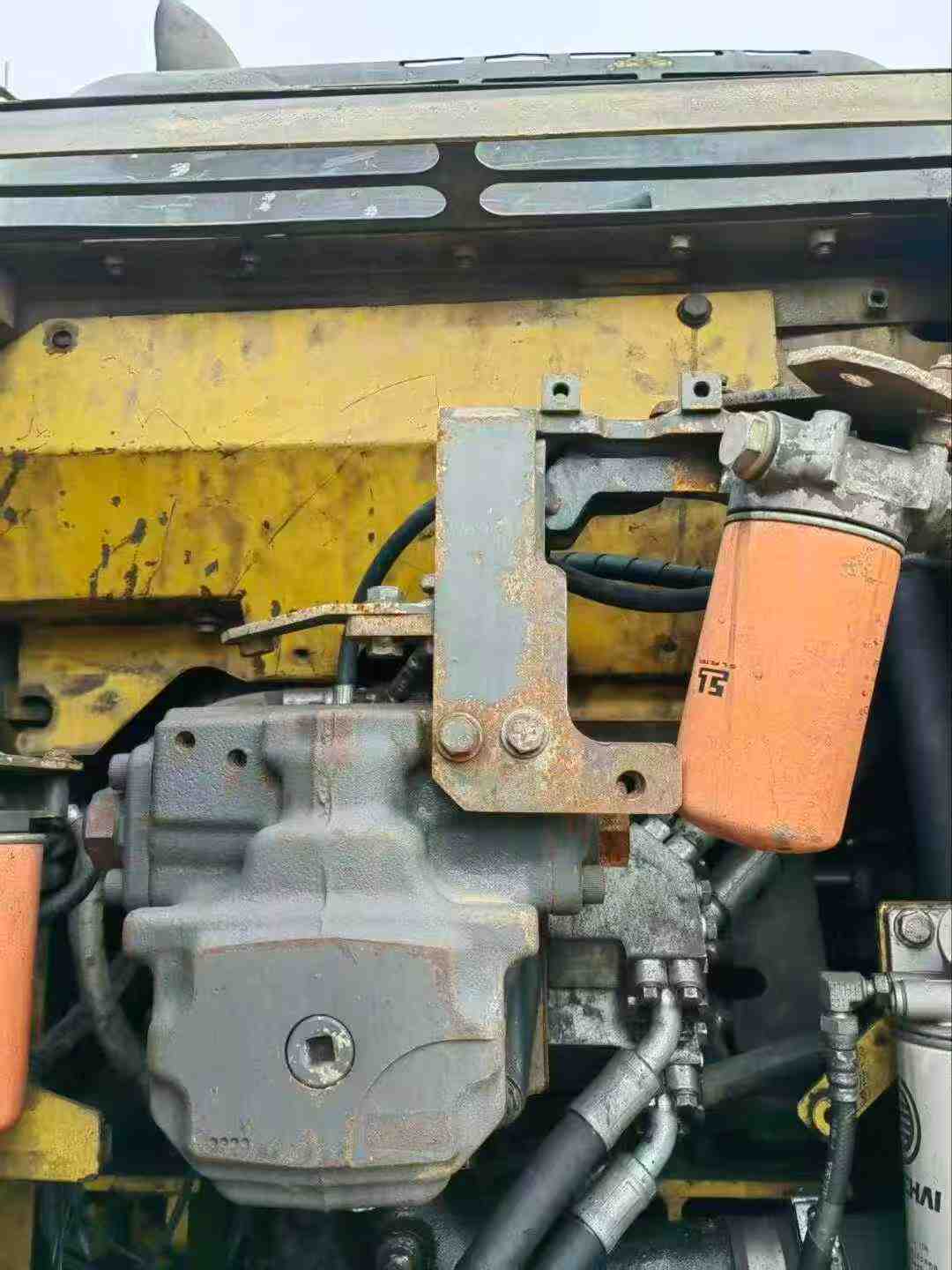 Compre Escavadeira Komatsu HB205-1 Usada / 3