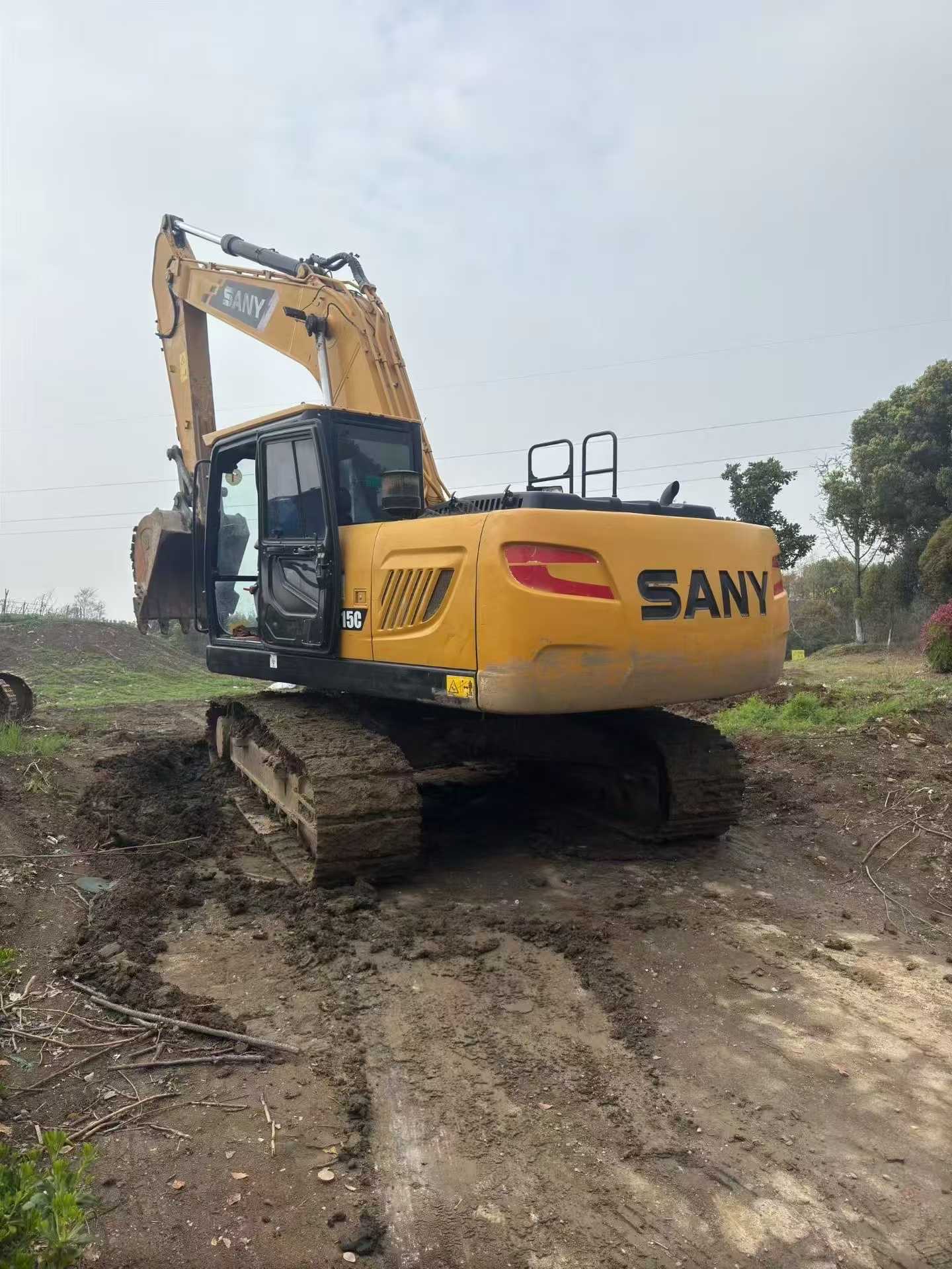 Compre Escavadeira Sany SY215C Usada / 4