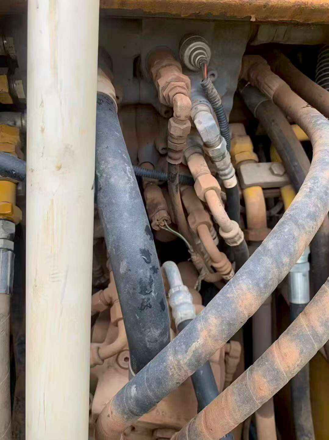 Compre Escavadeira Kato HD512-6 Usada / 2