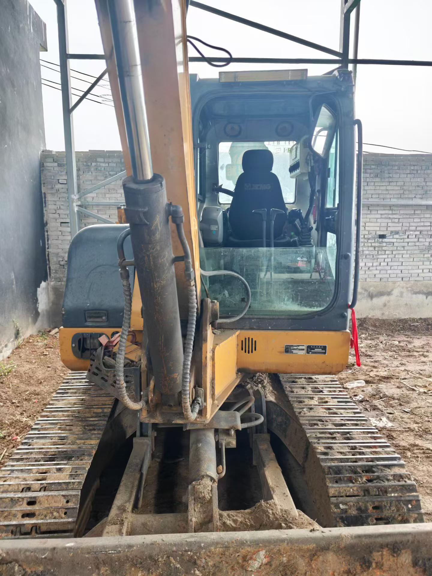 Buy XCMG LW60G Used Excavator / 2