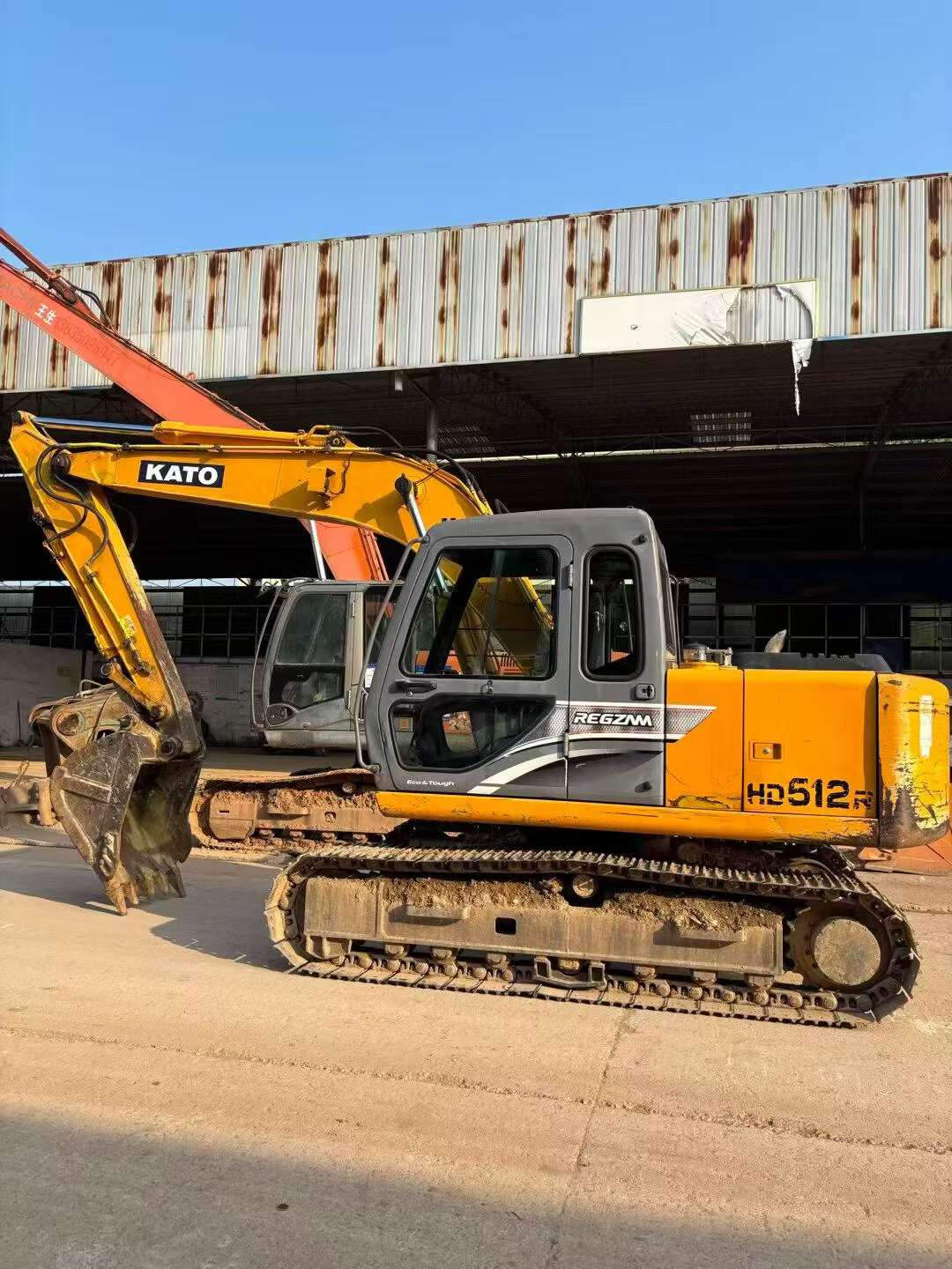 Compre Escavadeira Kato HD512R Usada / 2