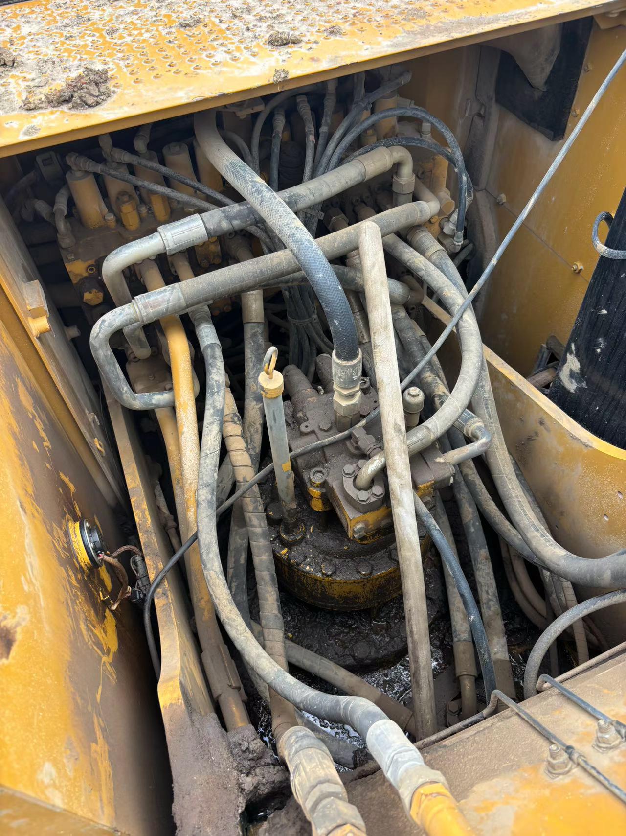 Buy Caterpillar 320D Used Excavator / 4