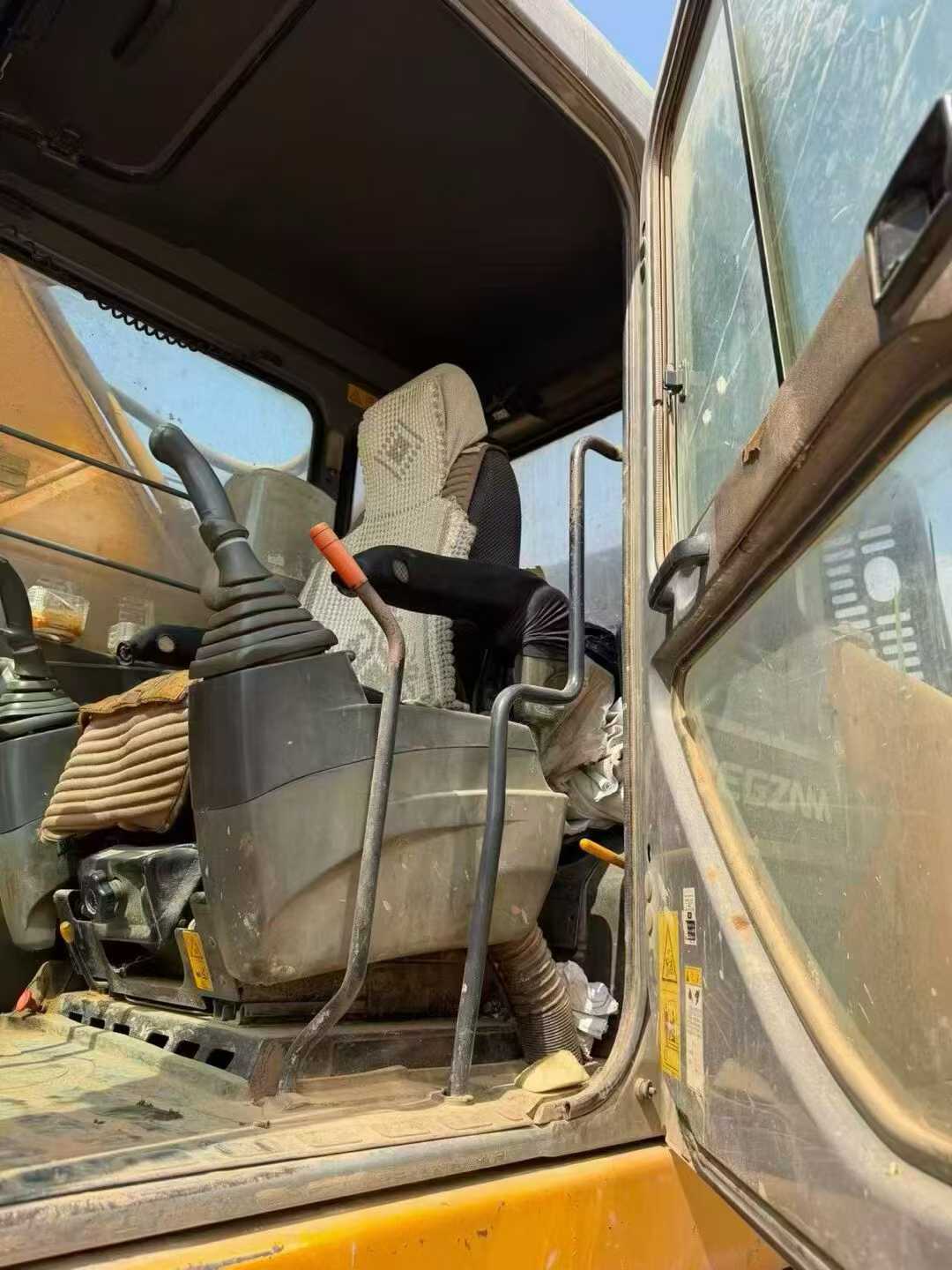 Compre Escavadeira Kato HD1430R Usada / 7