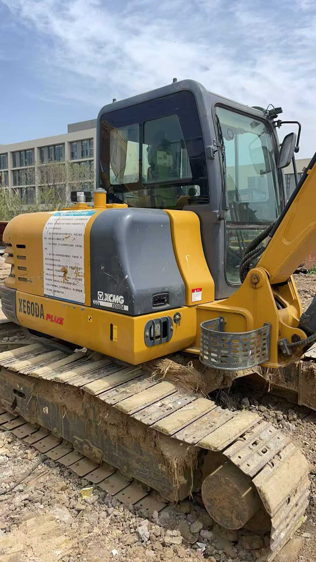 Compre Escavadeira XCMG LW60G Usada / 2