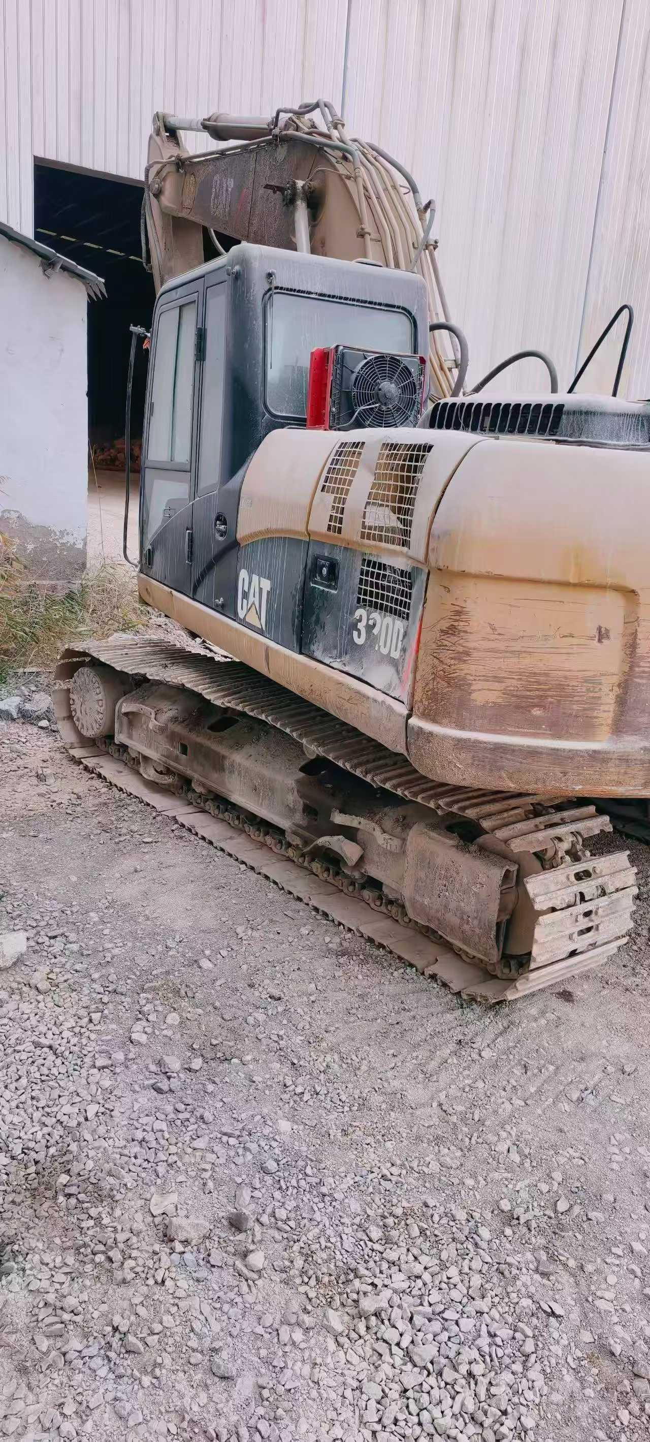 Compre Escavadeira Caterpillar 320A Usada / 3