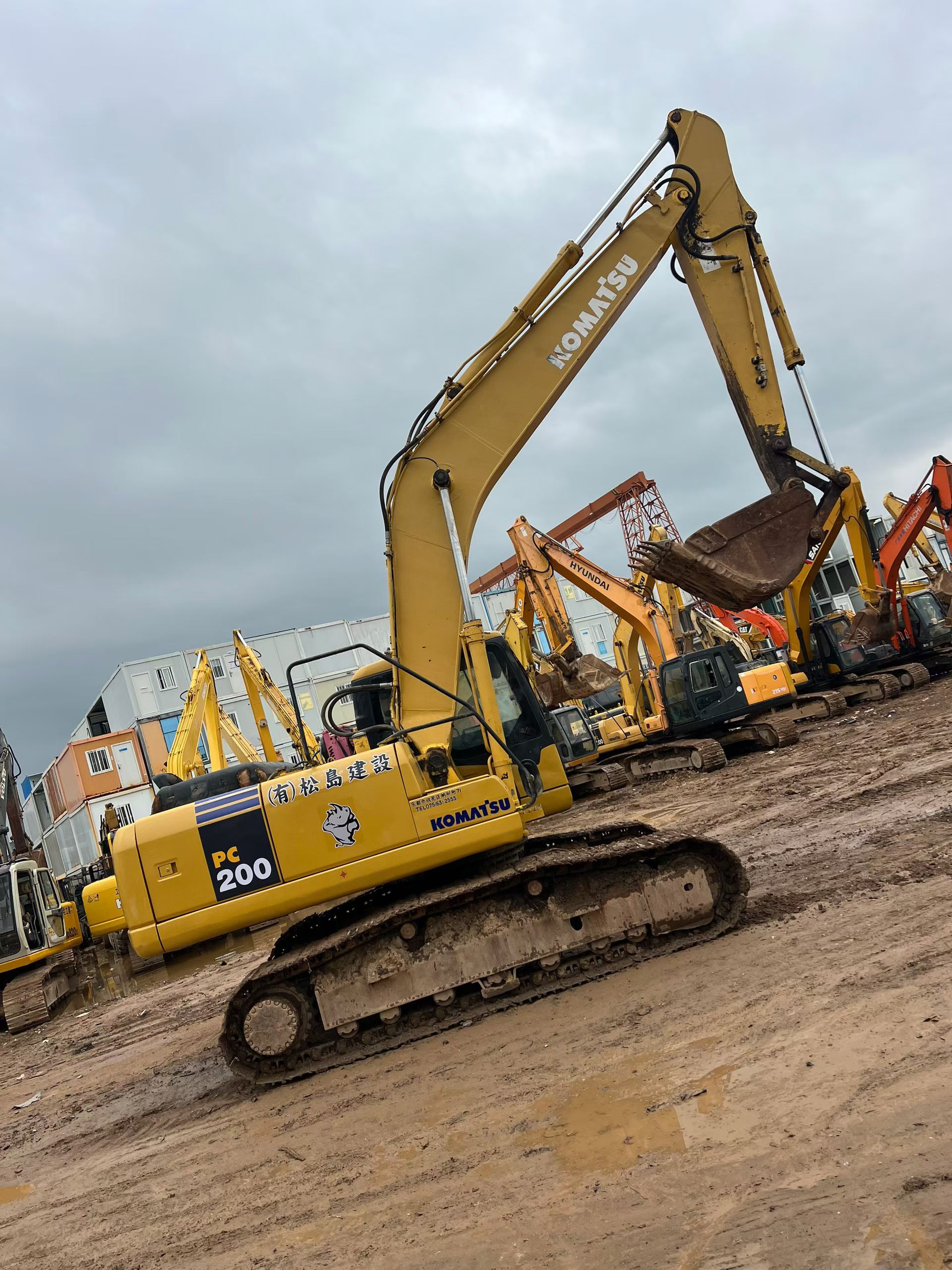 Buy Komatsu PC200-7 Used Excavator / 4