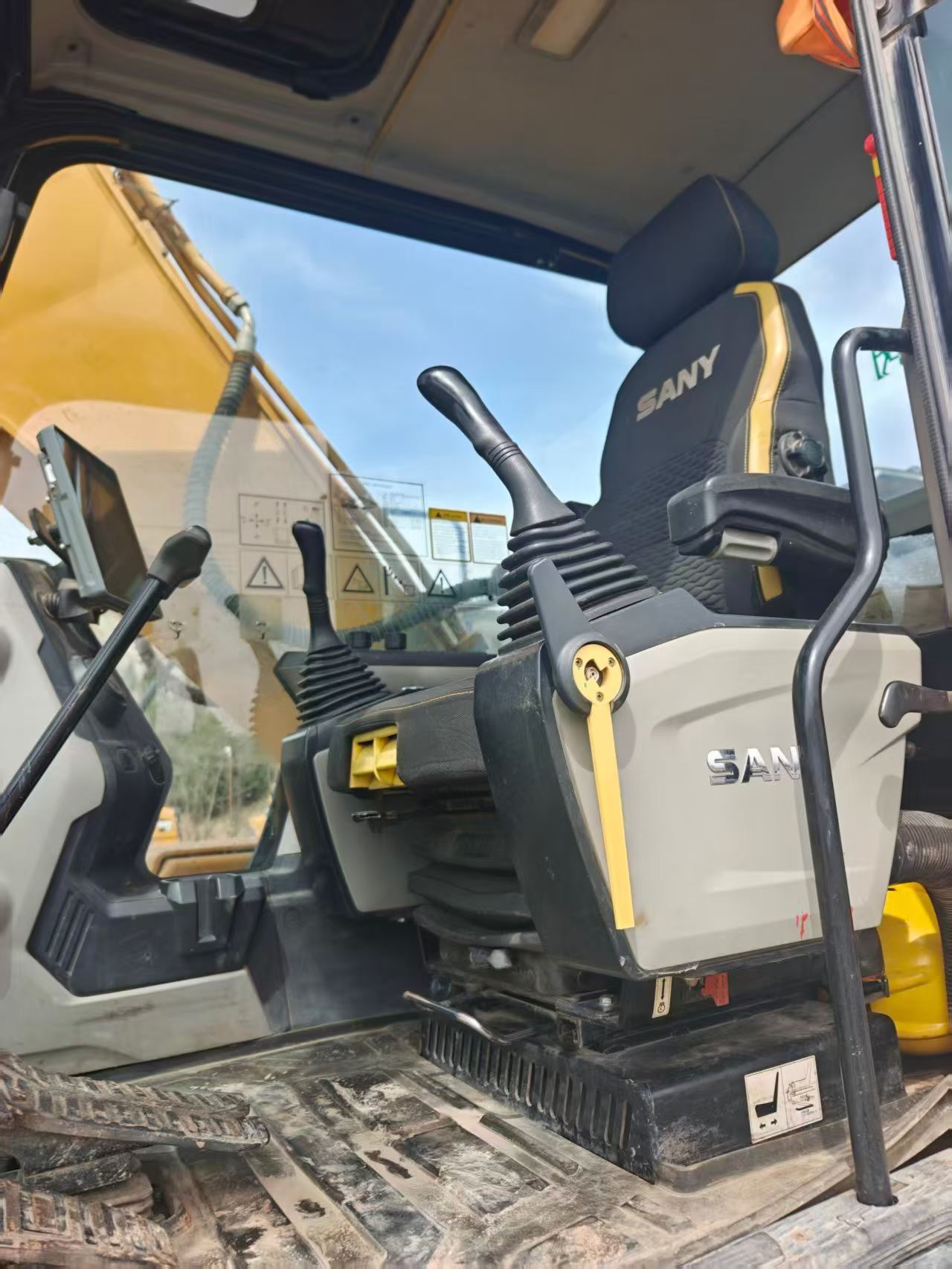 Compre Escavadeira Sany SY245H Usada / 8