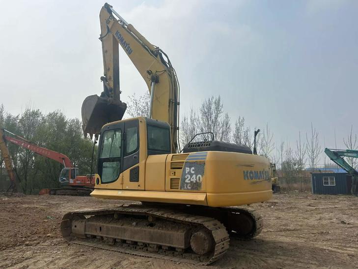 Buy Komatsu PC210LC-8 Used Excavator / 1