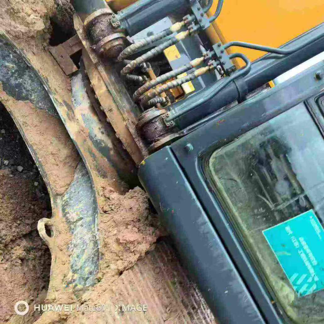 Compre Escavadeira Hyundai R215VS Usada / 2