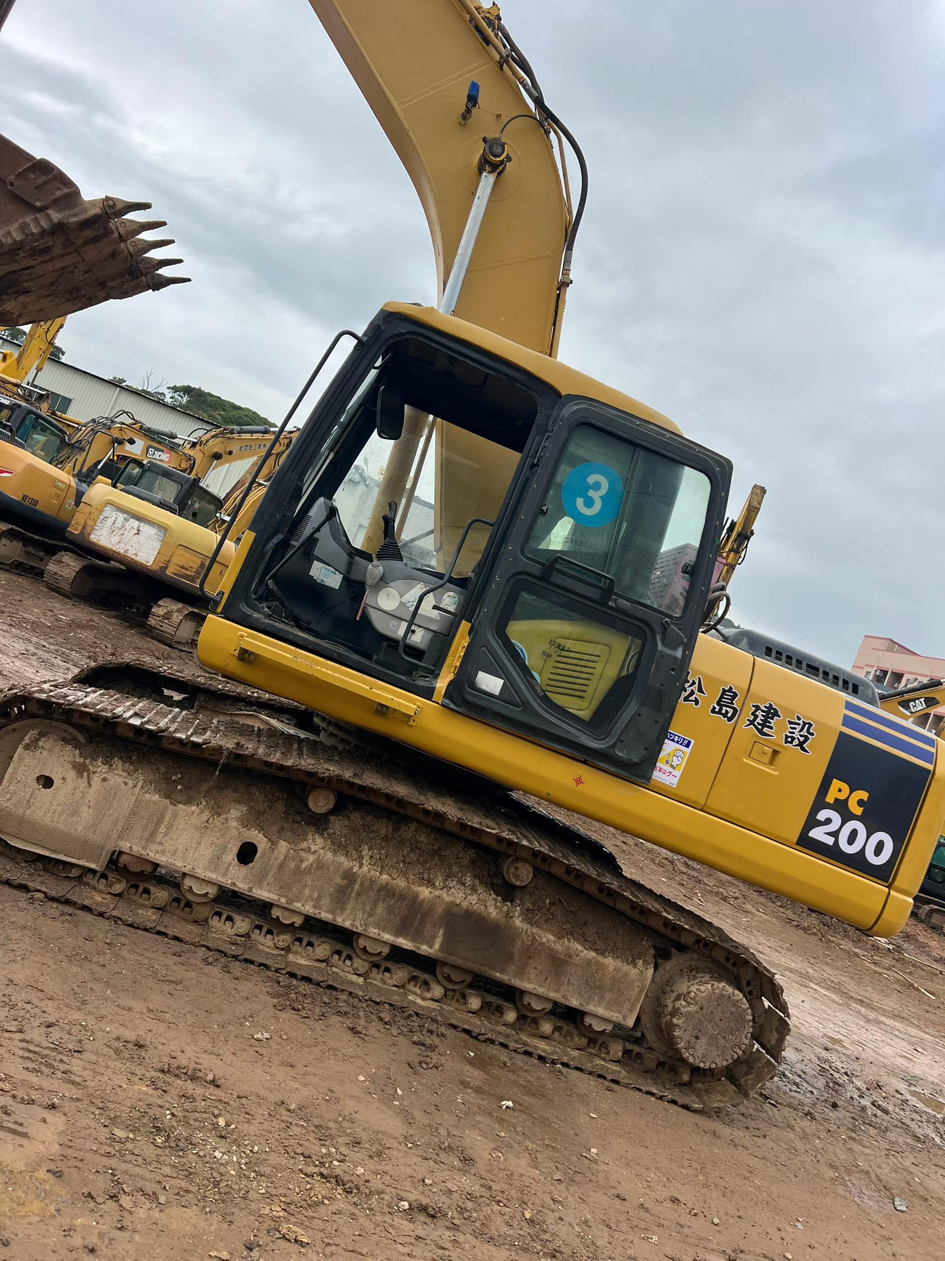 Buy Komatsu PC200-7 Used Excavator / 5