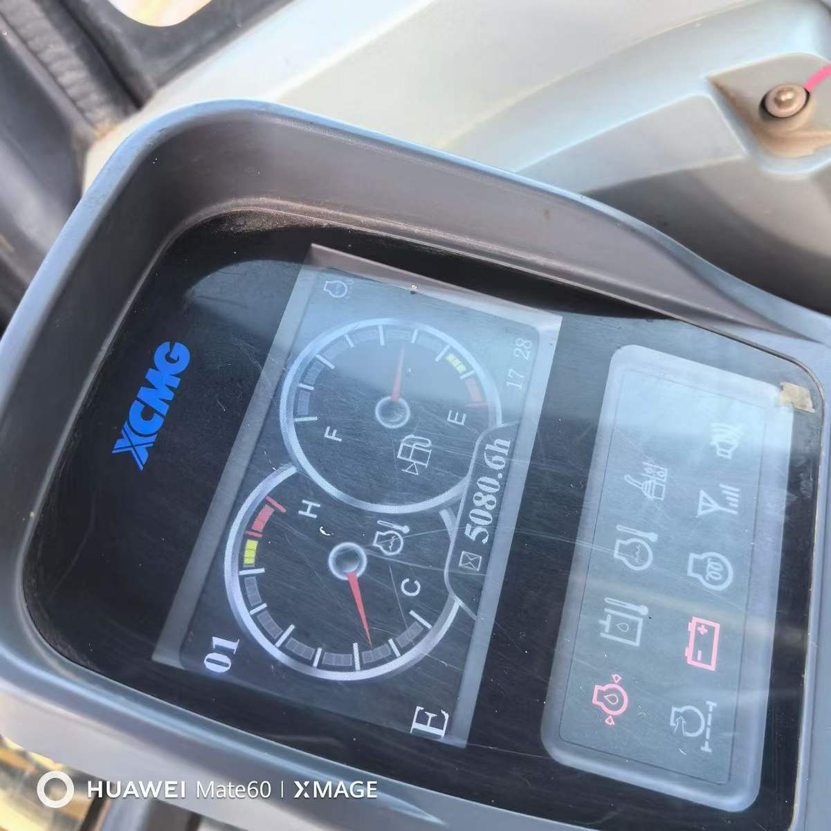 Compre Escavadeira XCMG LW60G Usada / 2