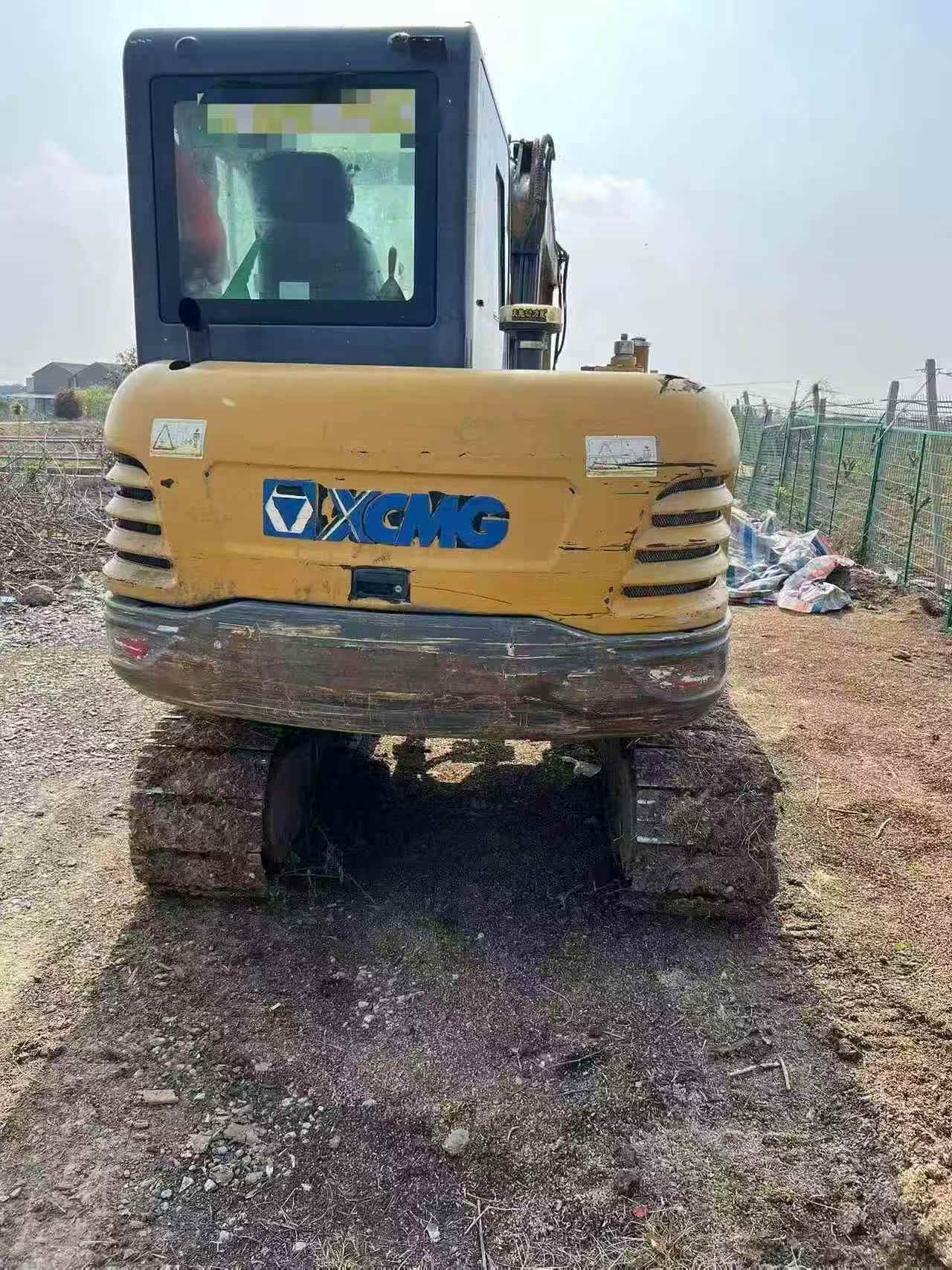 Buy XCMG LW60G Used Excavator / 2