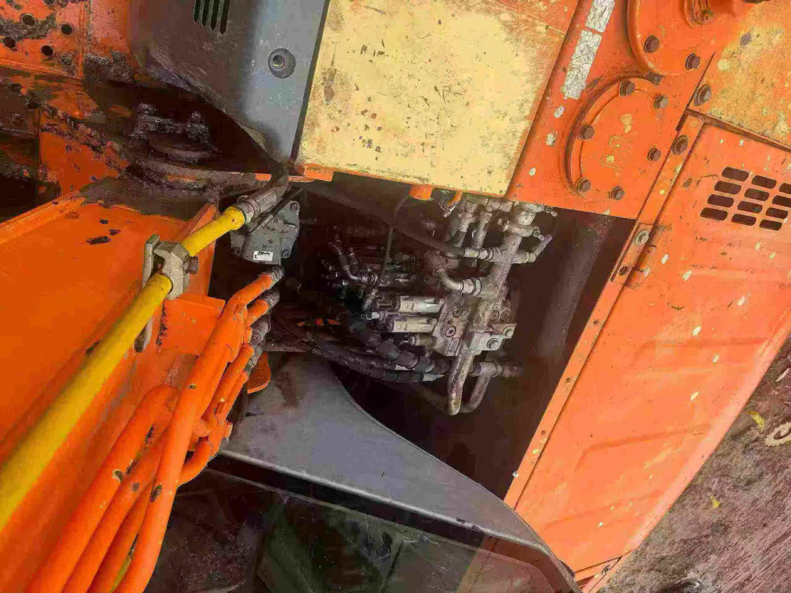 Compre Escavadeira Hitachi EX70 Usada / 9