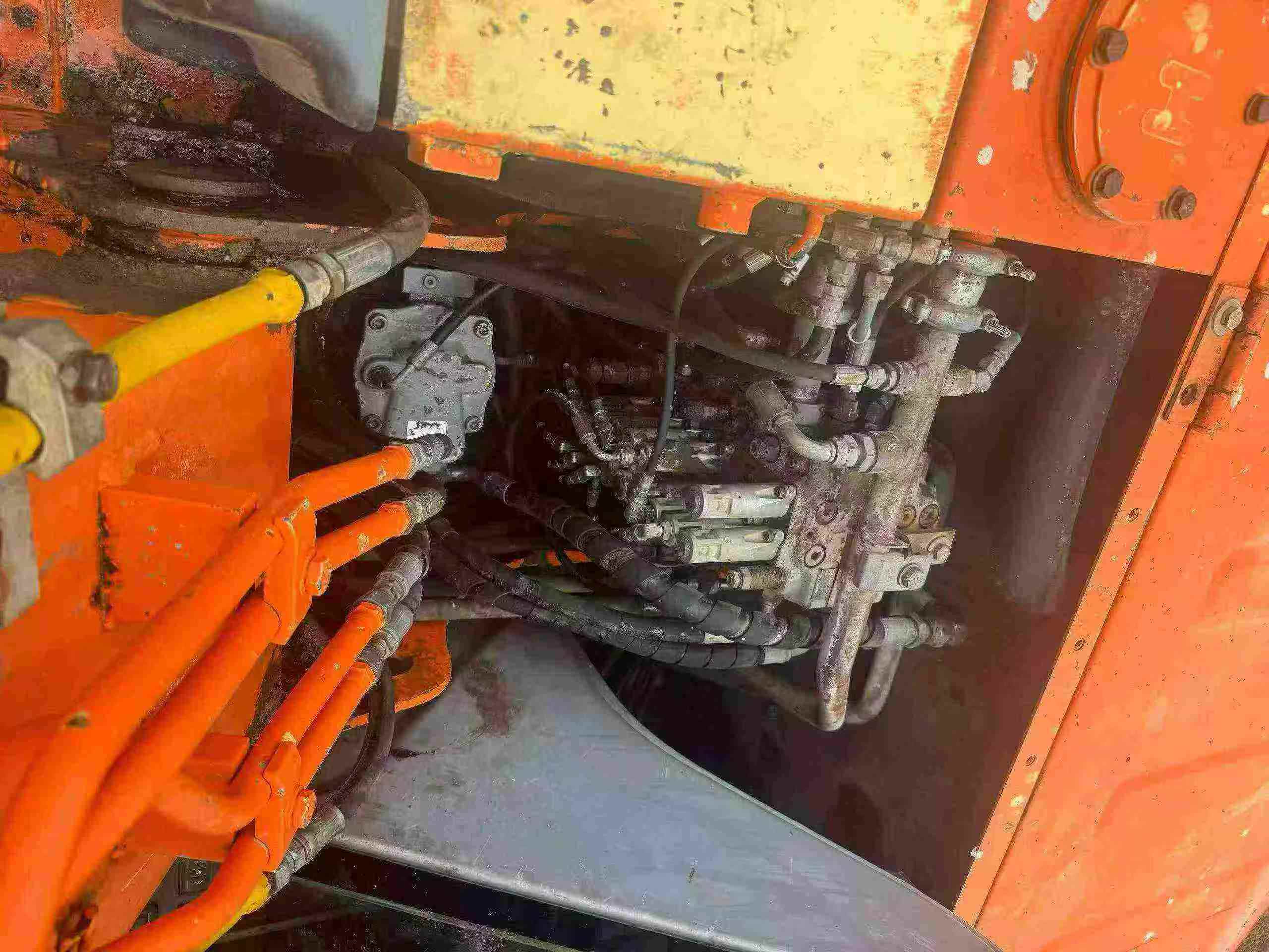 Compre Escavadeira Hitachi EX70 Usada / 8