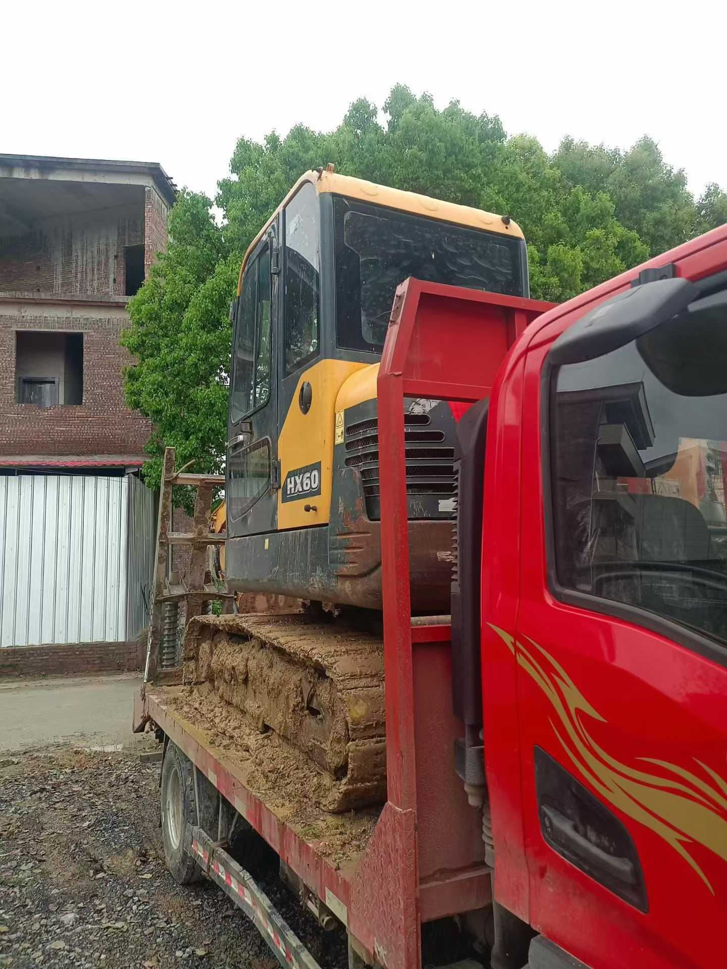 Compre Escavadeira Hyundai HX60 Usada / 3