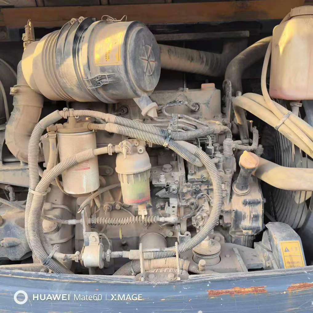 Compre Escavadeira XCMG LW60G Usada / 4