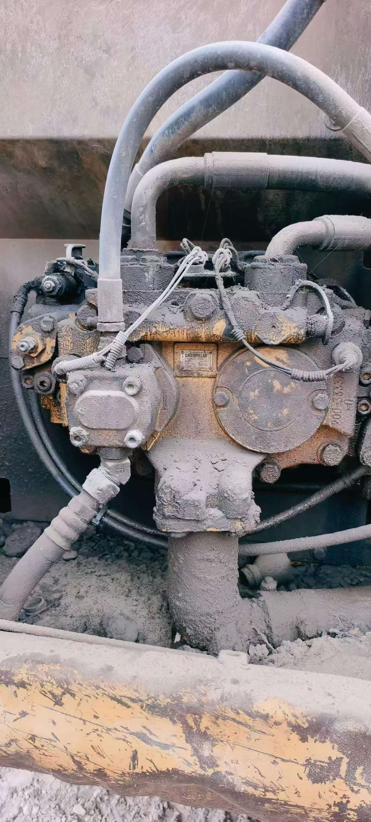 Compre Escavadeira Caterpillar 320A Usada / 6