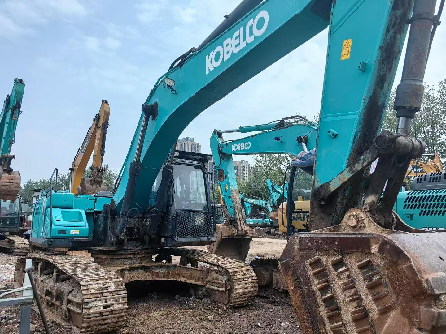 Compre Escavadeira Kobelco SK270D Usada / 2