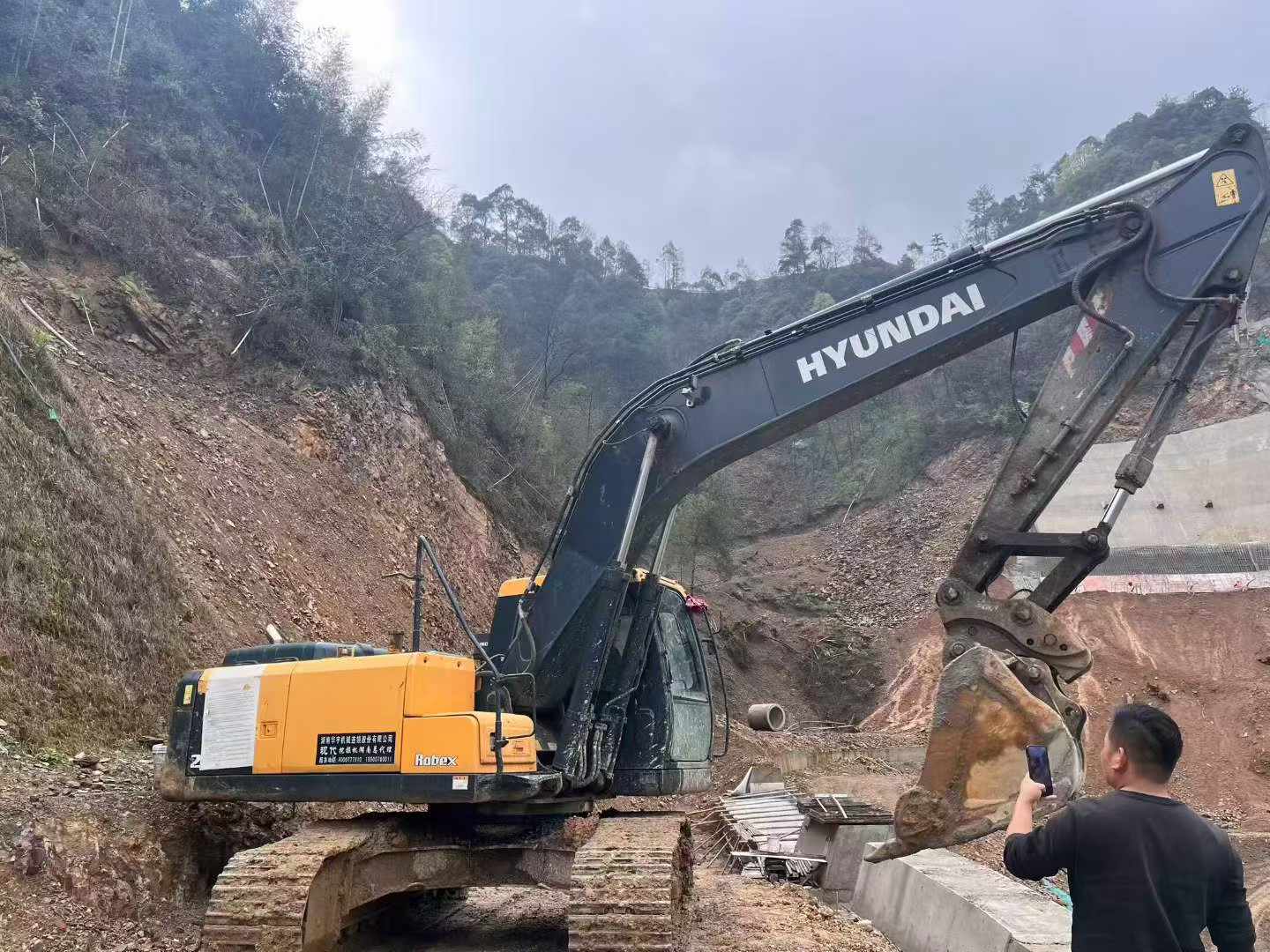 Buy Hyundai R215-7 Used Excavator / 3