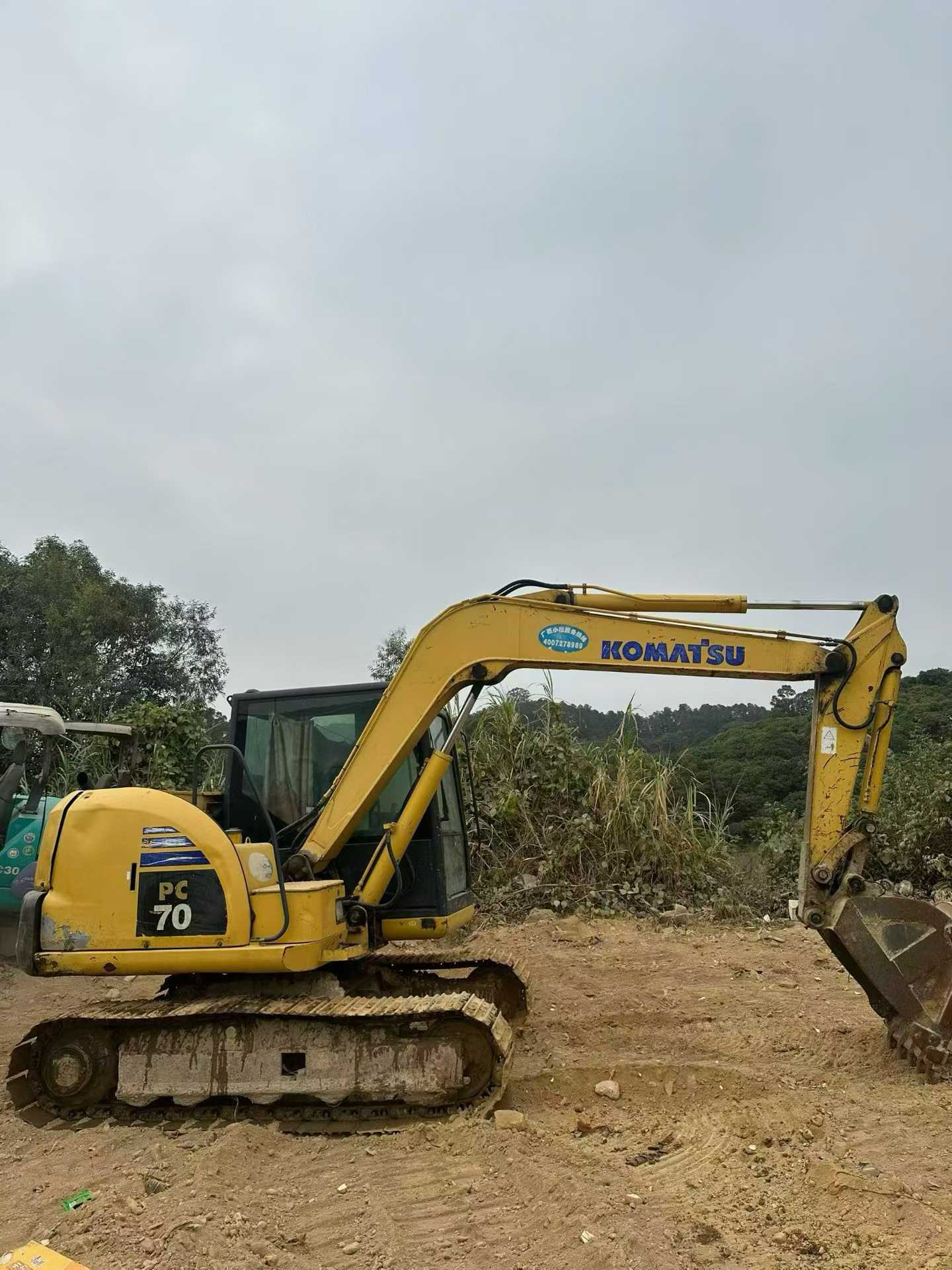 Compre Escavadeira Komatsu PC60-8 Usada / 3