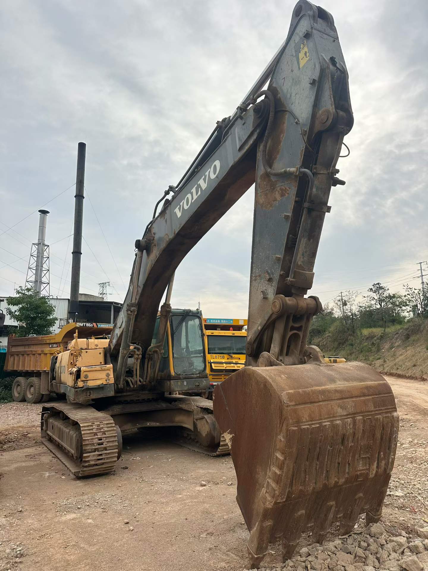 Compre Escavadeira Volvo EC460 Usada / 2 Compre Escavadeira Volvo EC460 Usada / 2