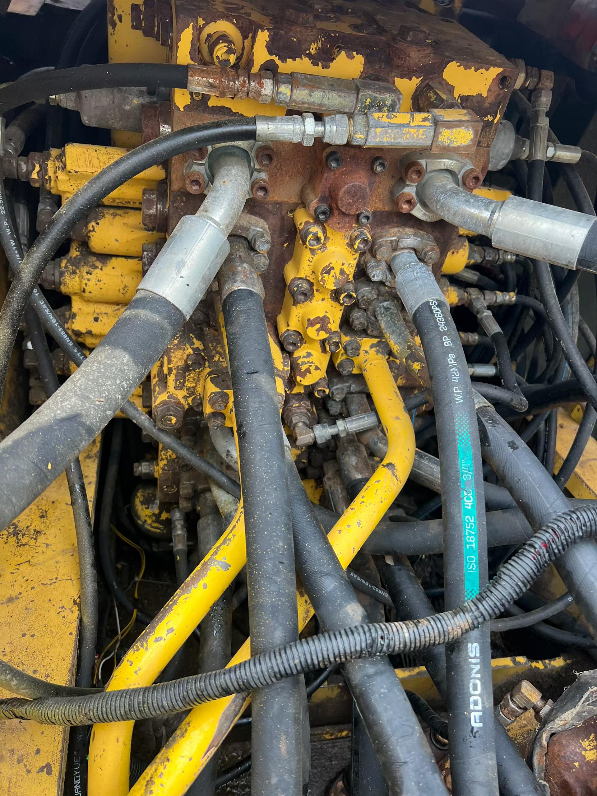 Buy Komatsu PC200-7 Used Excavator / 7