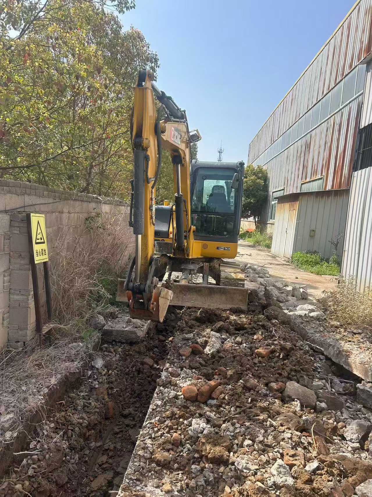 Compre Escavadeira XCMG LW60G Usada / 8