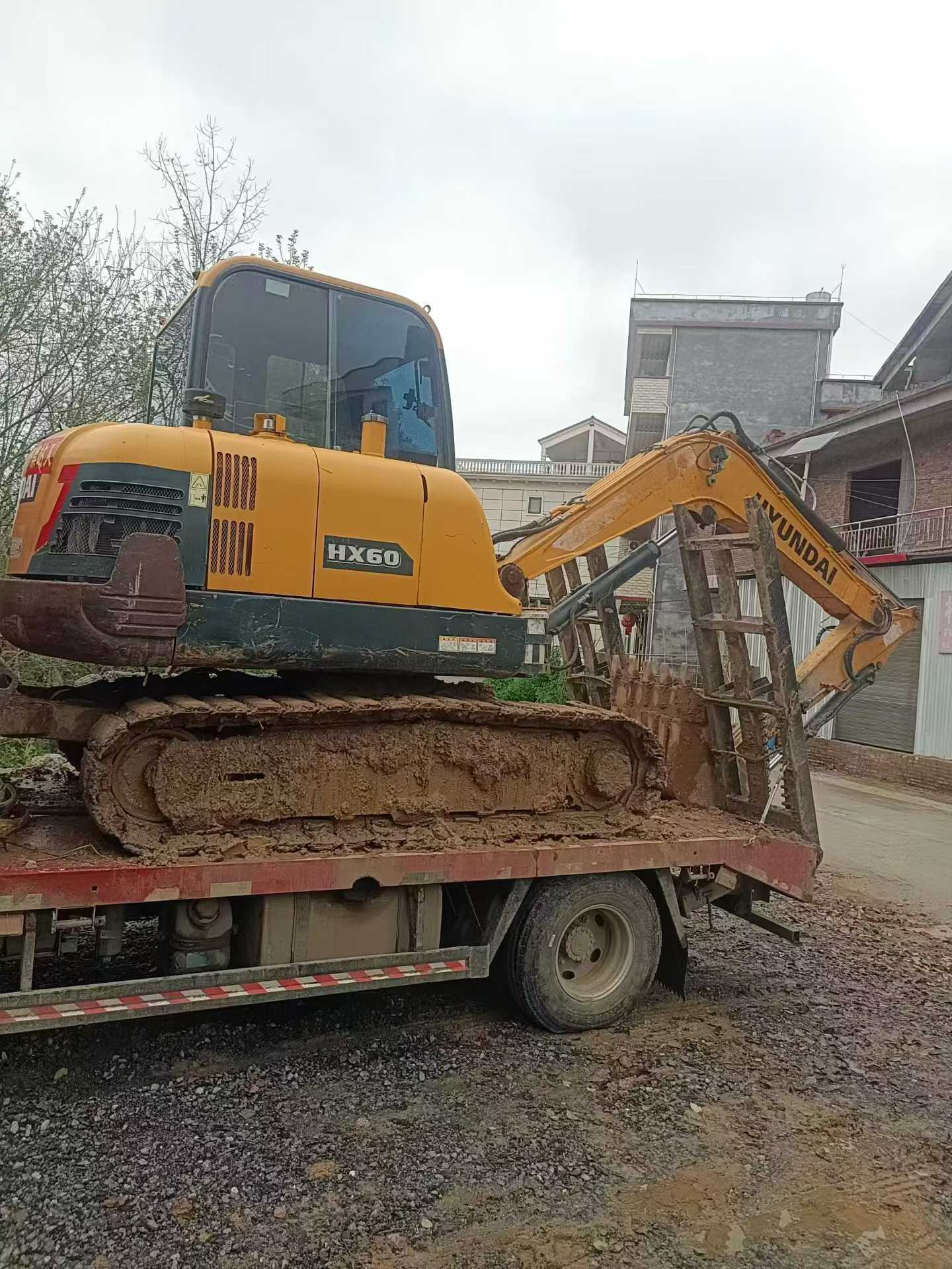 Comprar Hyundai HX60 Usado Escavadeira