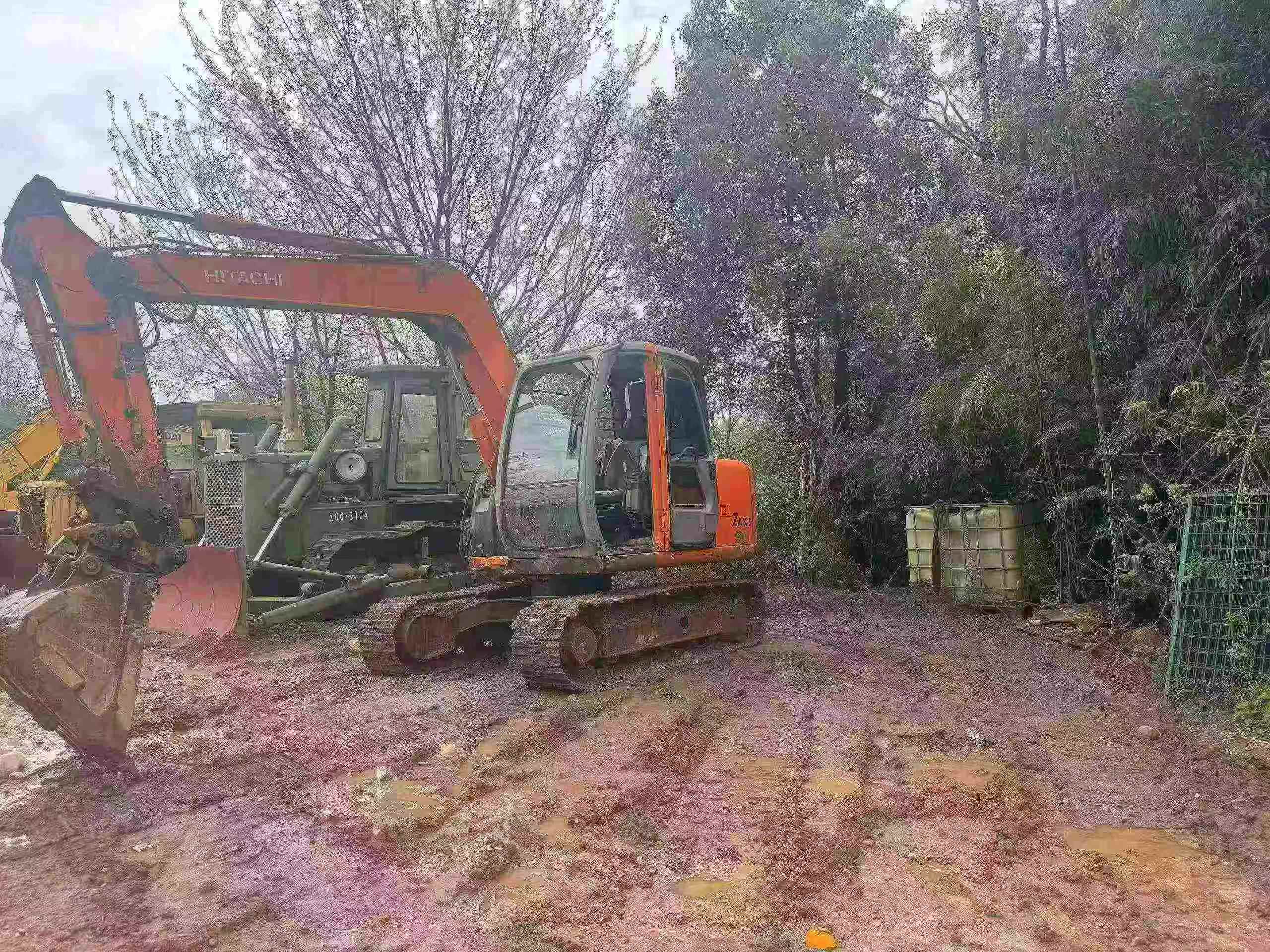 Compre Escavadeira Hitachi EX70 Usada / 2