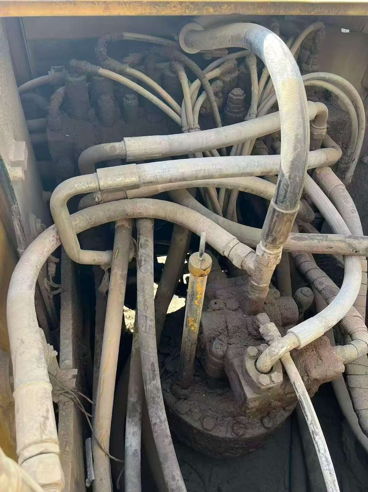 Compre Escavadeira Caterpillar 320A Usada / 2