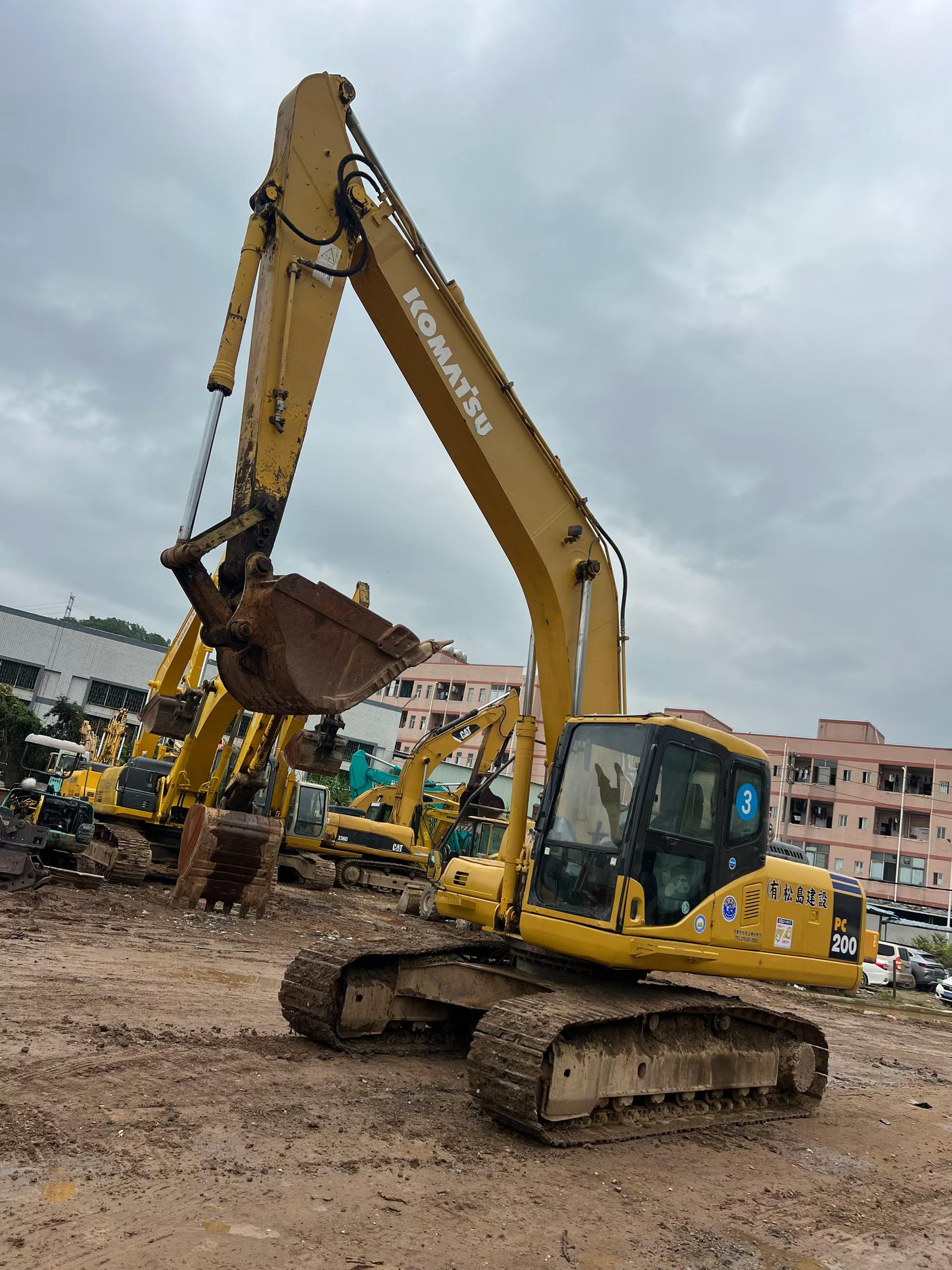 Buy Komatsu PC200-7 Used Excavator / 2