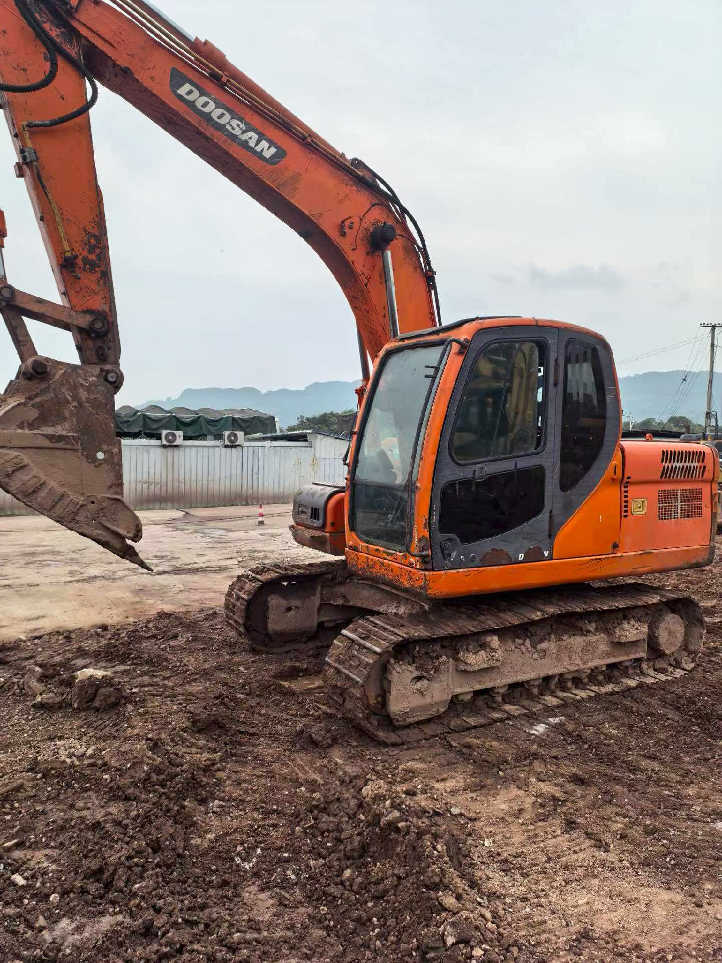 Compre Escavadeira Doosan DX120 Usada / 5