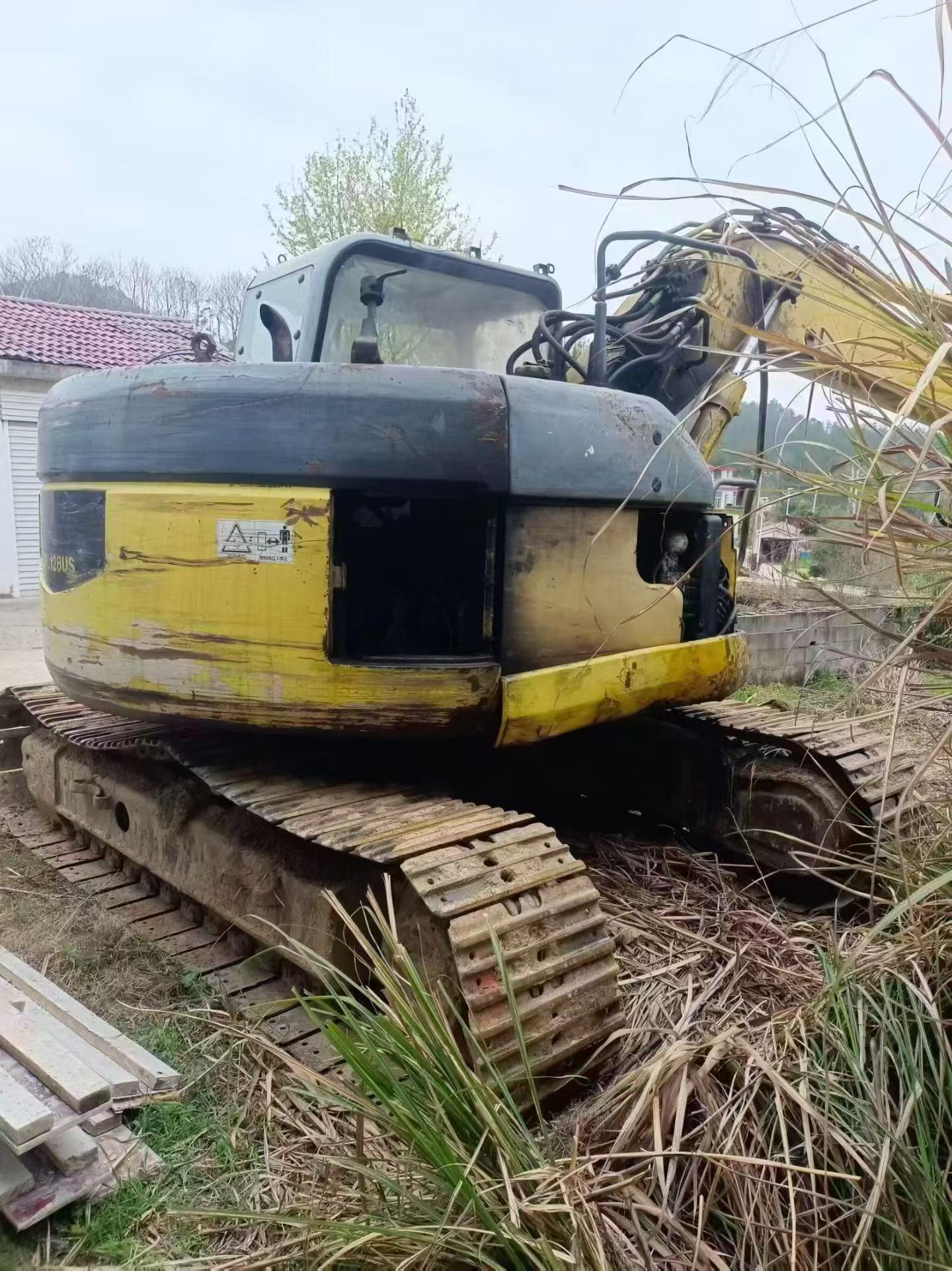 Compre Escavadeira Komatsu PC128US-2 Usada / 2