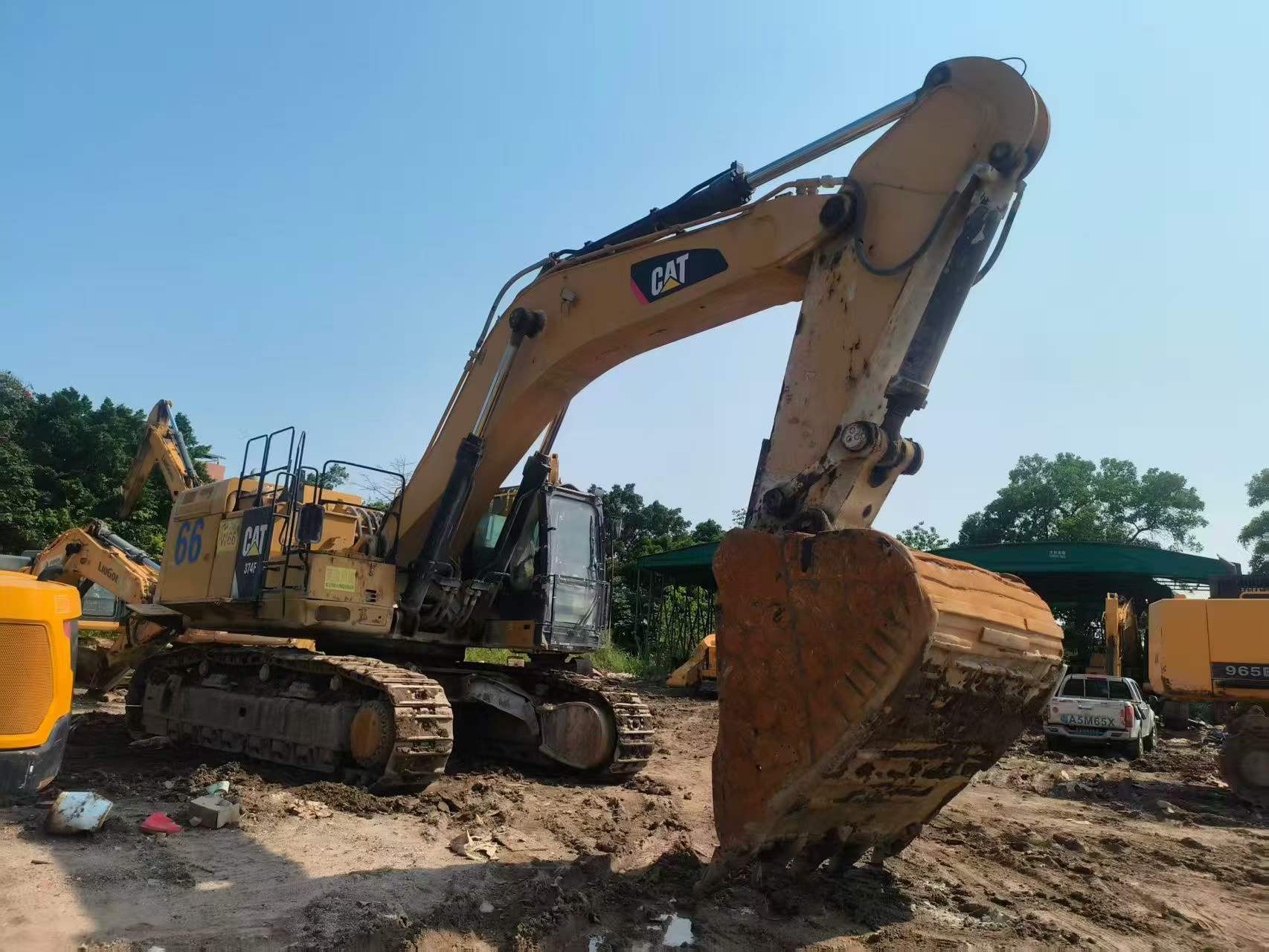 Compre Escavadeira Caterpillar 374D Usada / 2