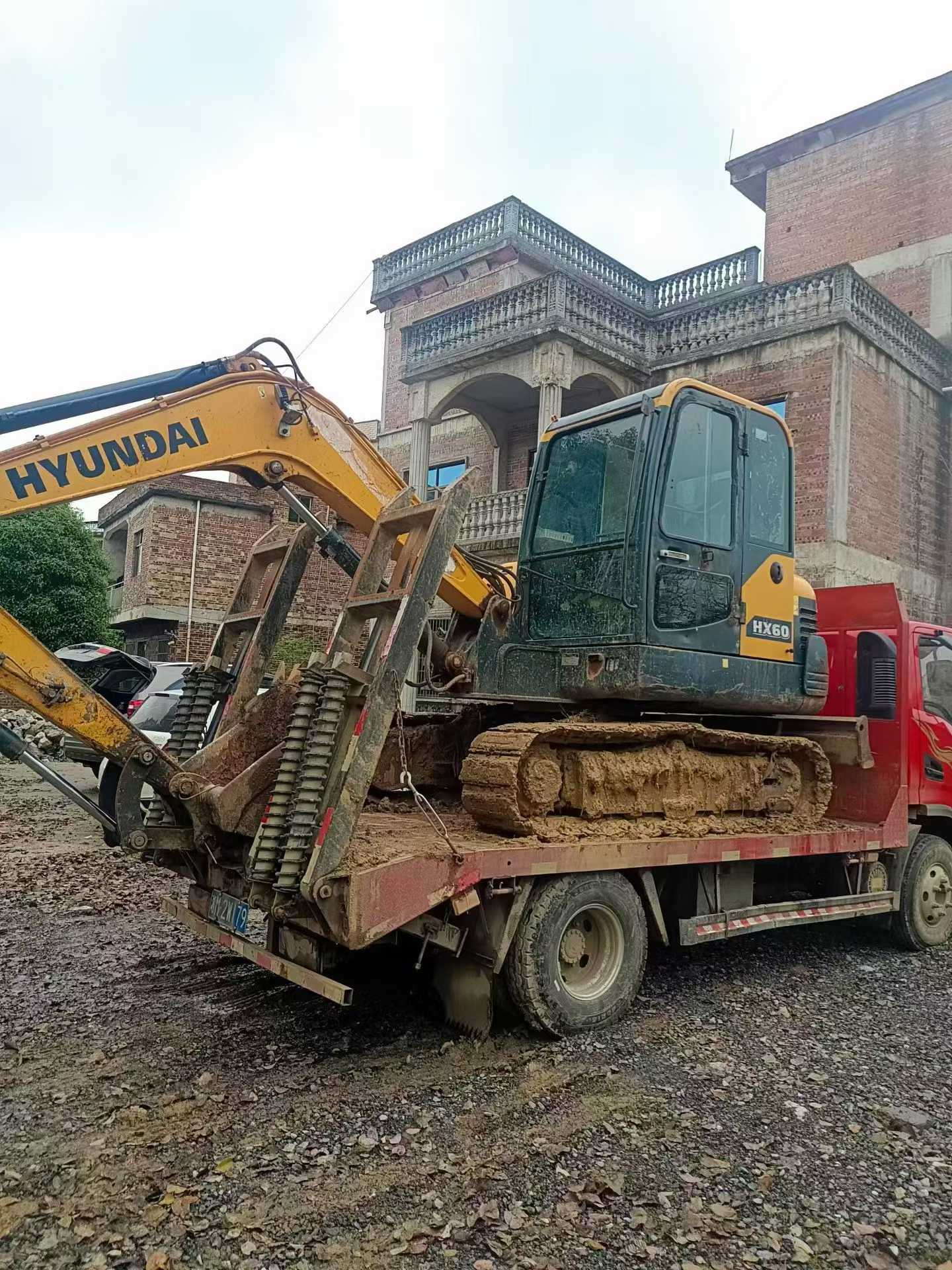 Compre Escavadeira Hyundai HX60 Usada / 2