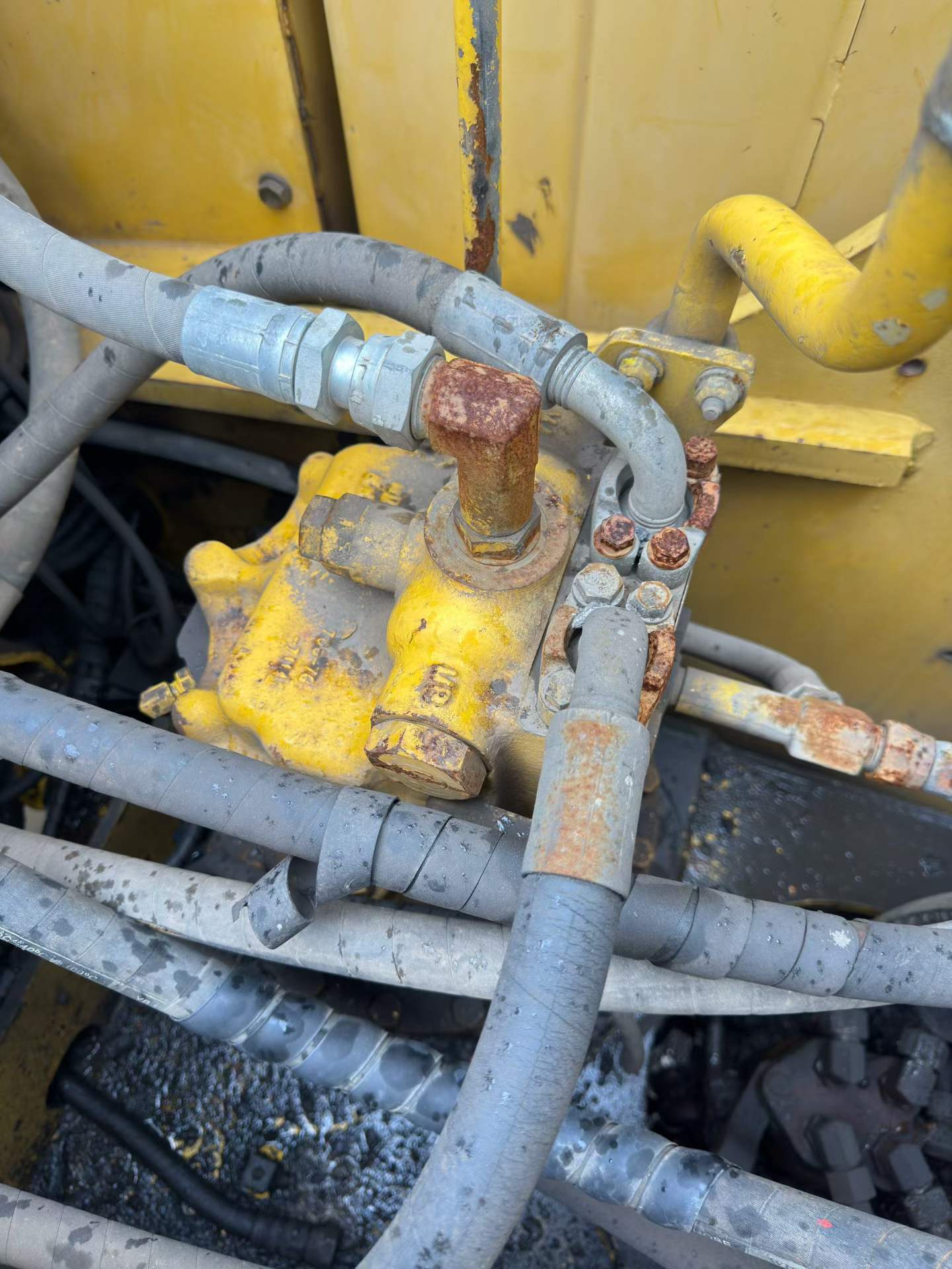 Buy Komatsu PC210-8 Used Excavator / 4