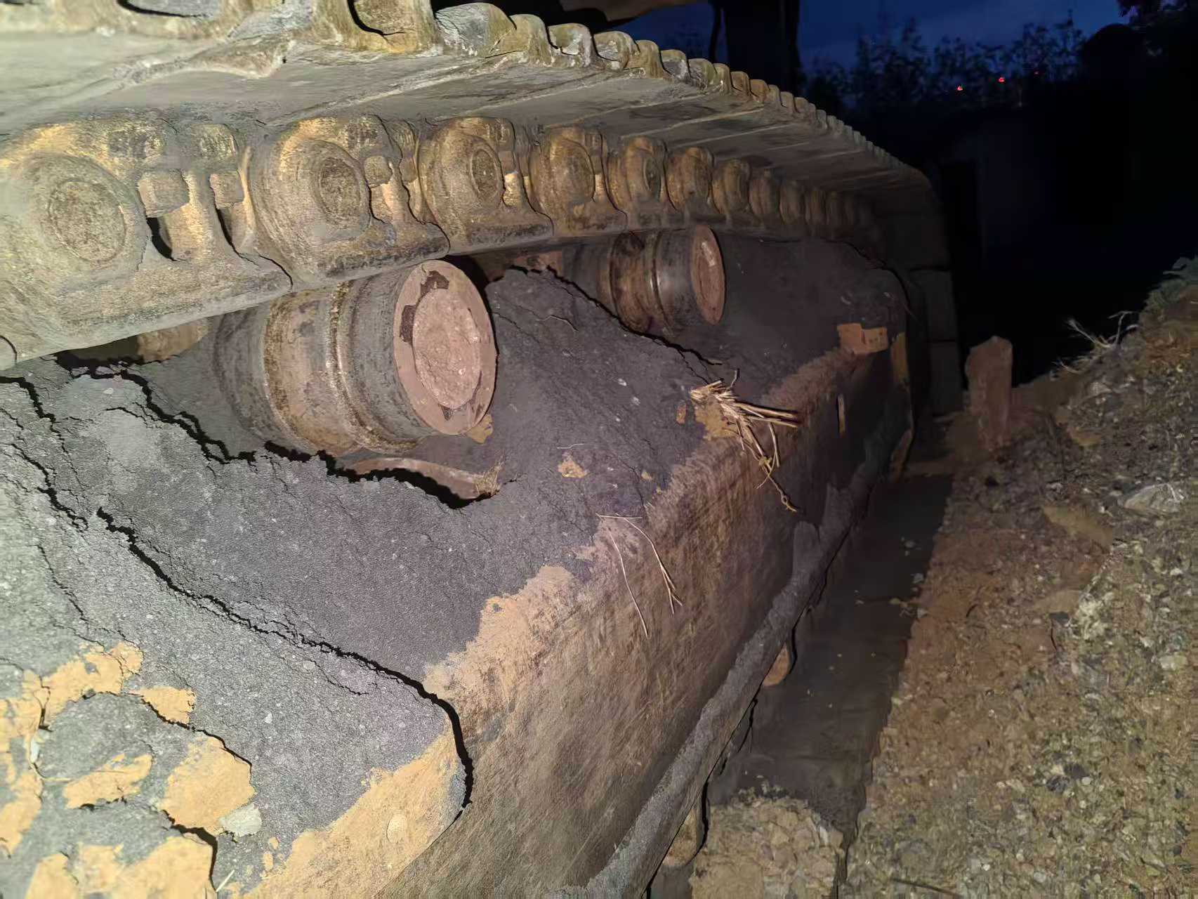 Buy Kobelco SK330 Used Excavator / 3